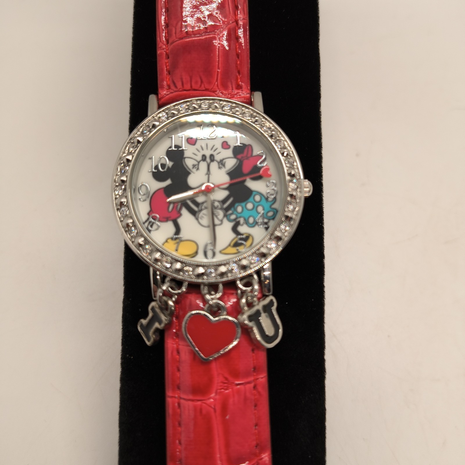 Mickey & Minnie Mouse I Love You Kissing Watch with Charms MCK1AQ1268H15 Works