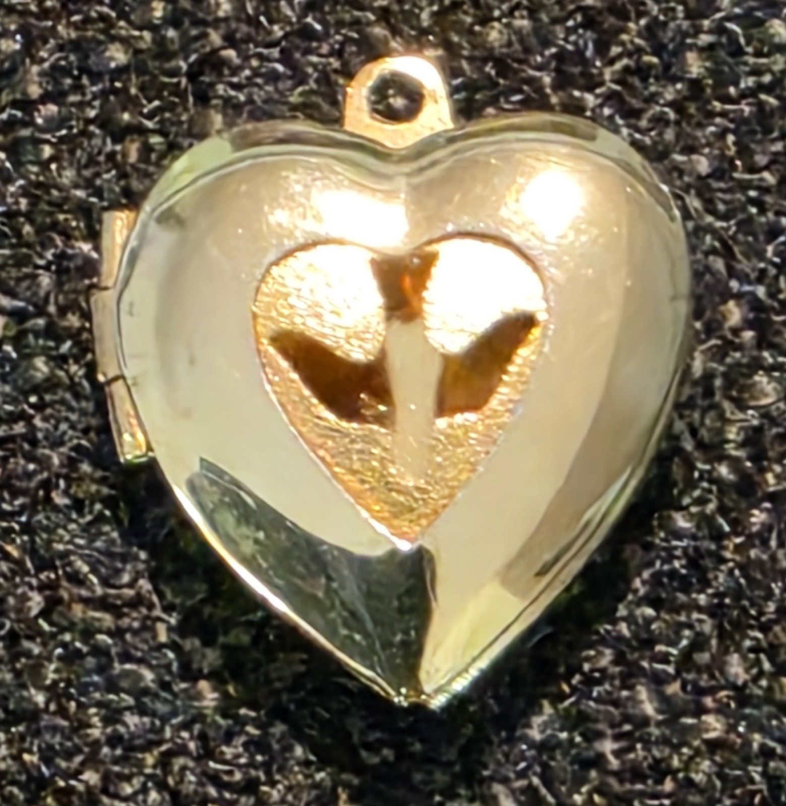 Vintage Gold Tone Heart Shaped Hinged Locket with Cutout Of A Dove