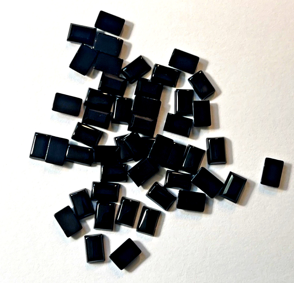 FIVE (5) PIECES BLACK ONYX 6X4 MM RECTANGLE FLAT AS PICTURED BELOW WHOLESALE!!!