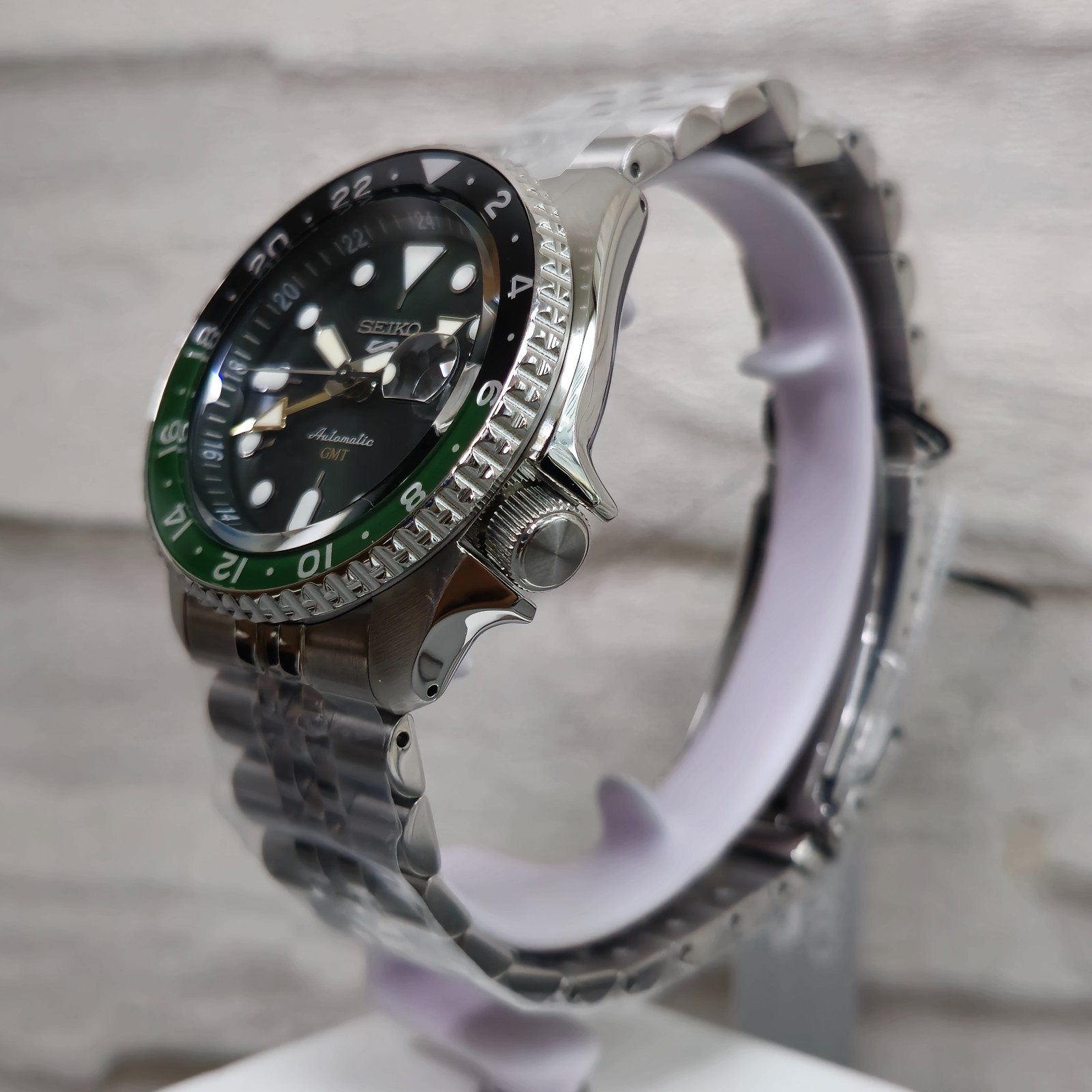 Seiko 5 Sports GMT SSK035K1 Sprite Green Dial 42.5mm New Full Set Men’s Watch