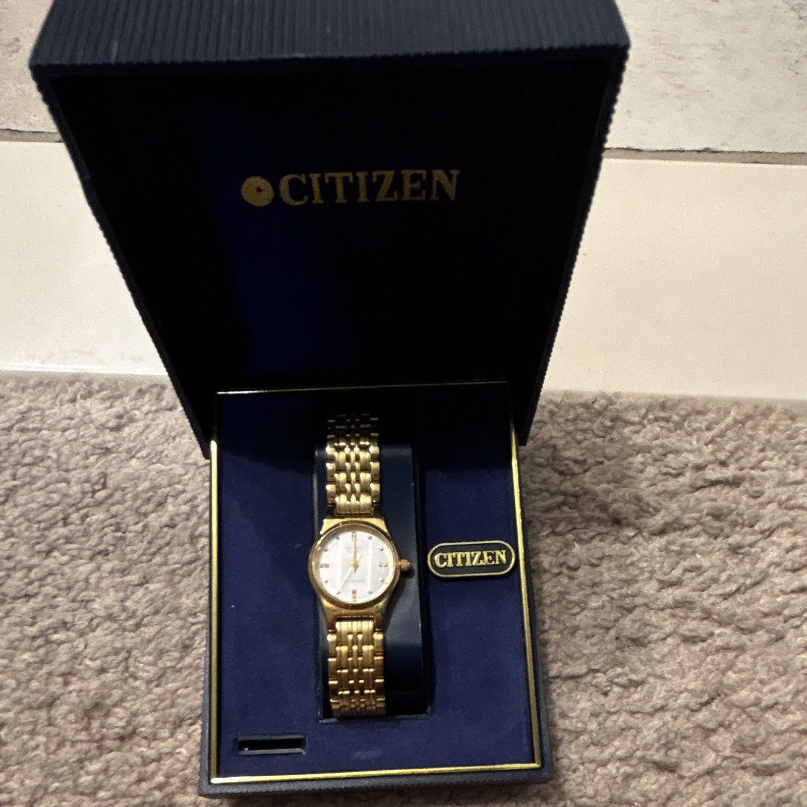 Citizen Vintage Quartz Analog Gold Tone With Box (His and Hers)