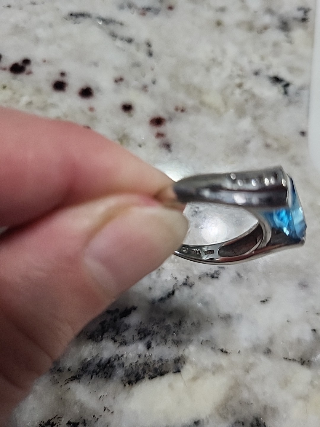 10k real White Gold Solitaire Swiss blue Topaz Ring Sz 7 unique tension mount