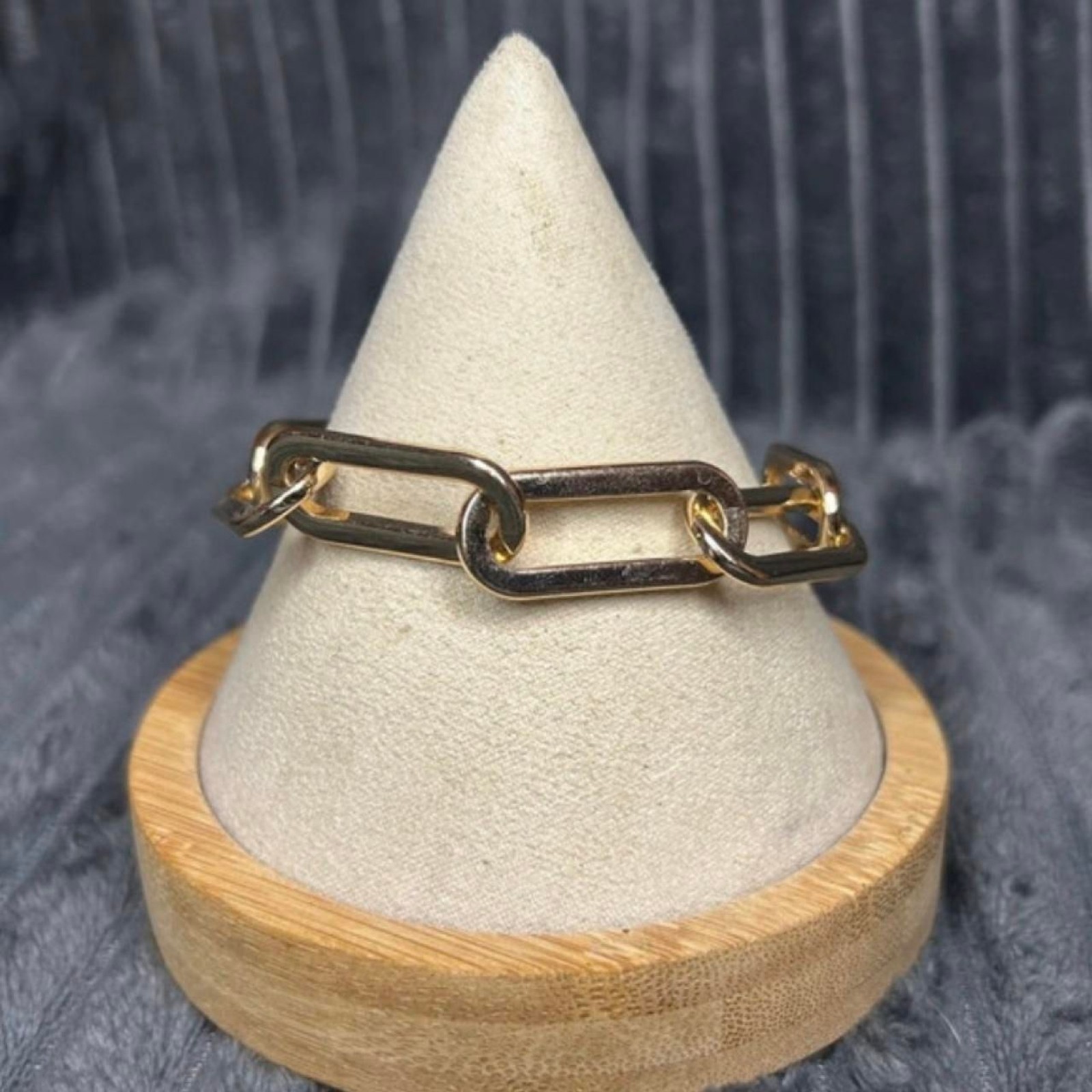 Gold Tone Paperclip Link Chain Bracelet Spring Ring Clasp