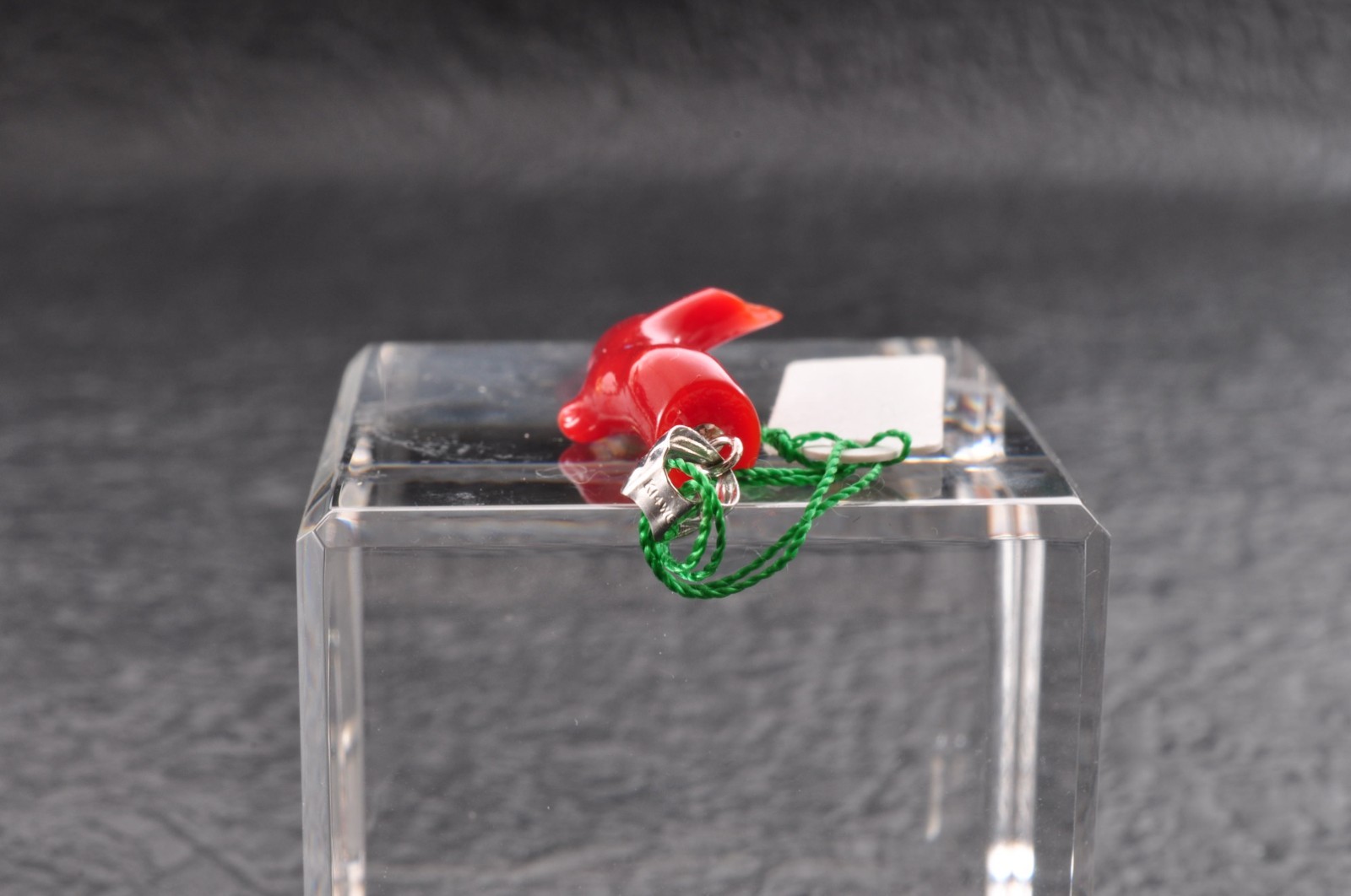 Certification, undyed Oxblood coral pendant top 14k white gold craps ( 6.5ct).