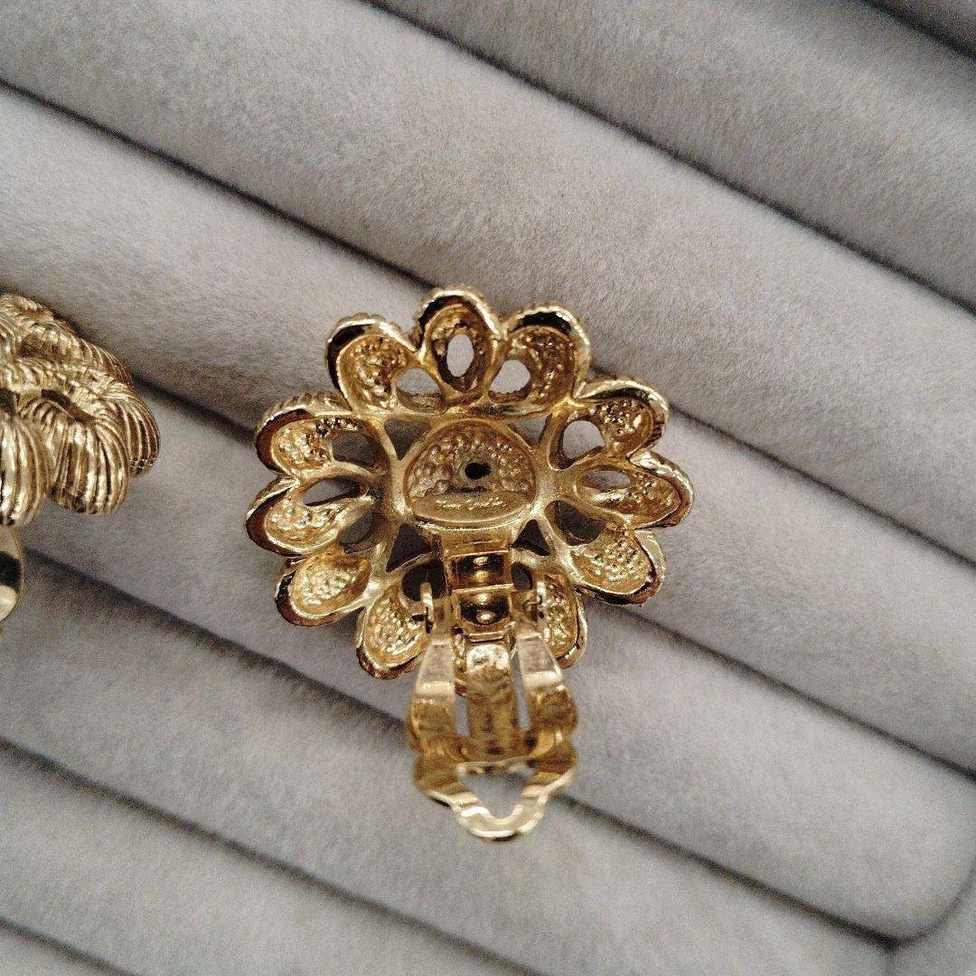 Excellent+++++ Pierre Cardin vintage Gold Flower Clip Earrings