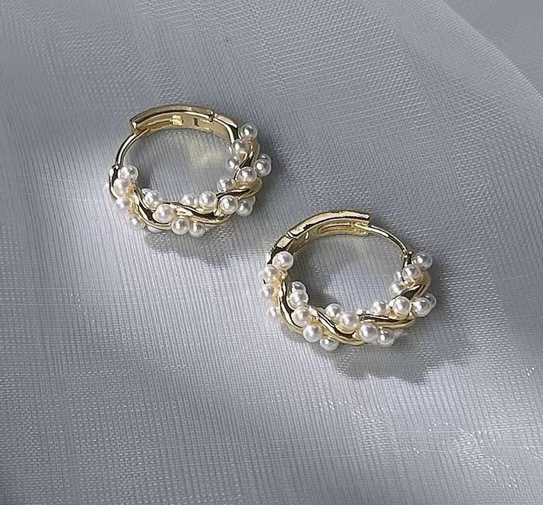 10mm 18K Gold Plated Pearl Hoop Earrings Dainty Huggie Earrings for women 001