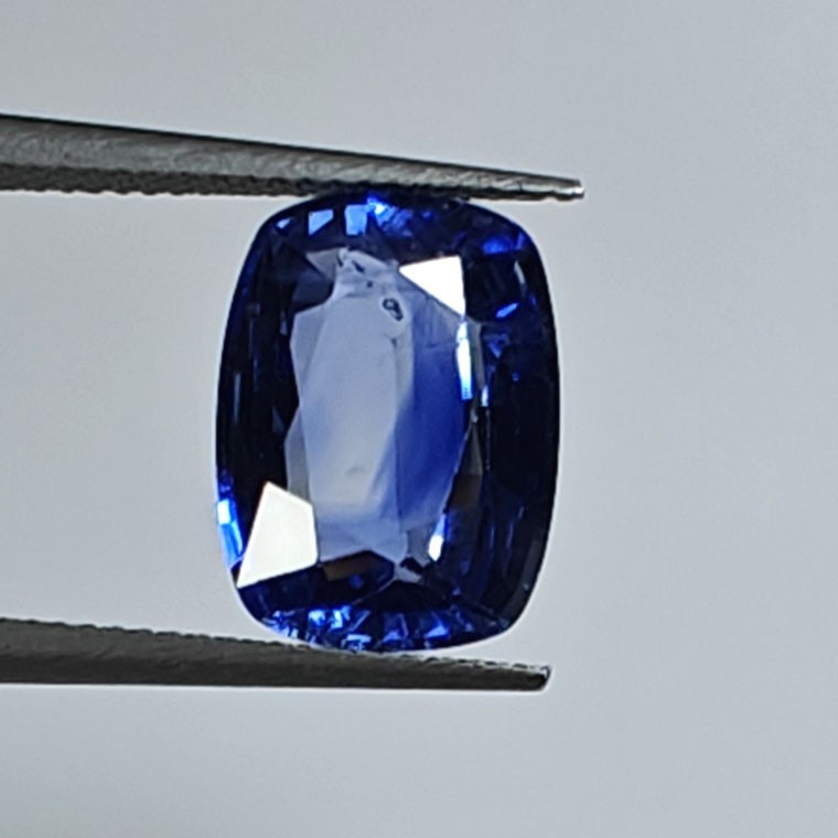 Certified 2.41ct Natural Ceylon Sapphire “Corn flower blue” top color luster gem