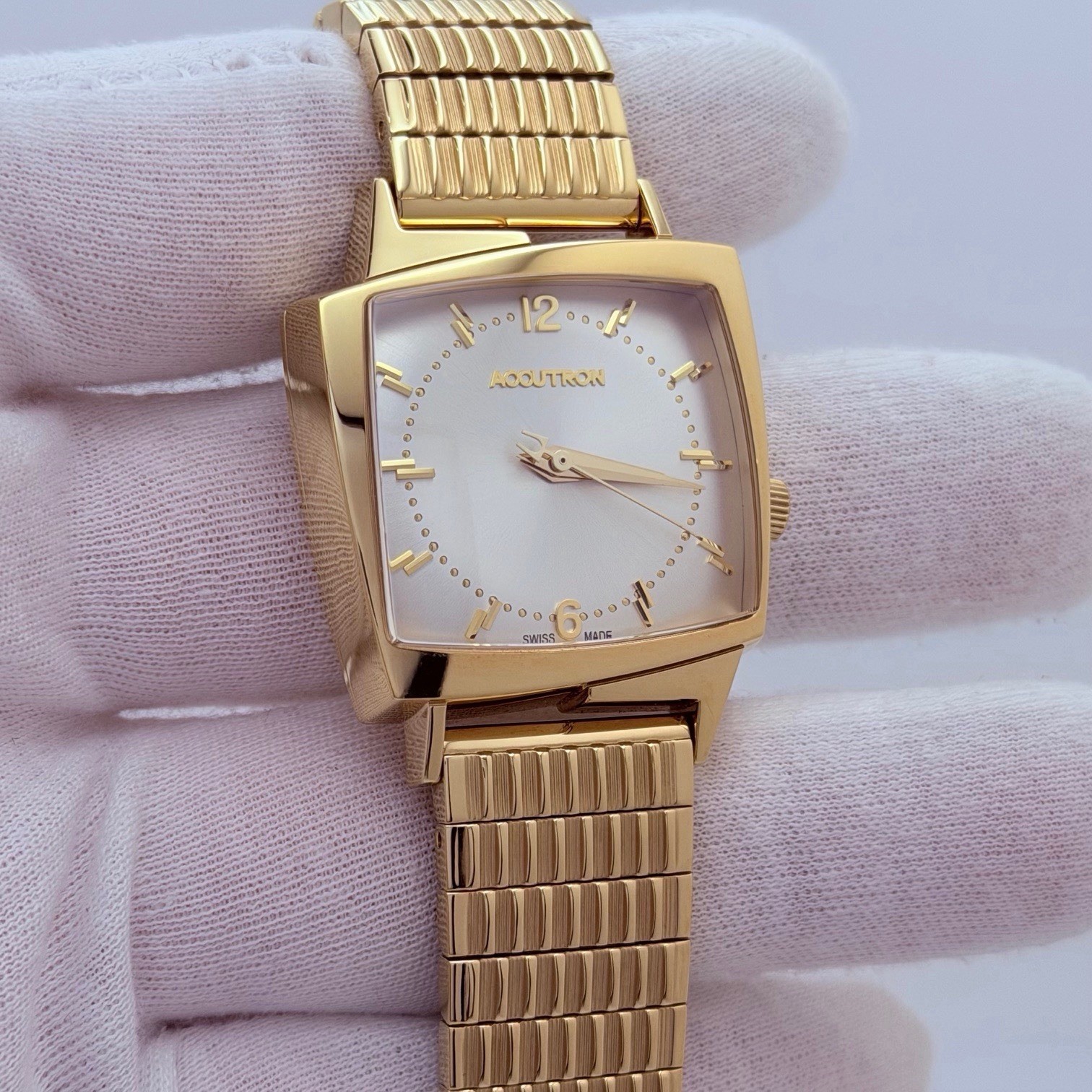 Accutron Legacy 521 2SW7A002 Silver Dial Gold Tone Steel Box Papers