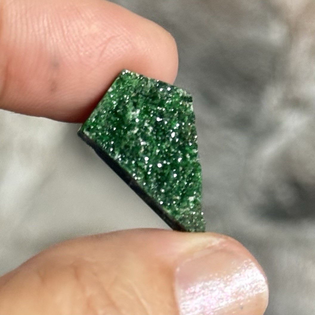 11.10ct 22x14x4.7mm Fine Uvarovite Green Garnet Drusy Kite Cabochon Loose Stone