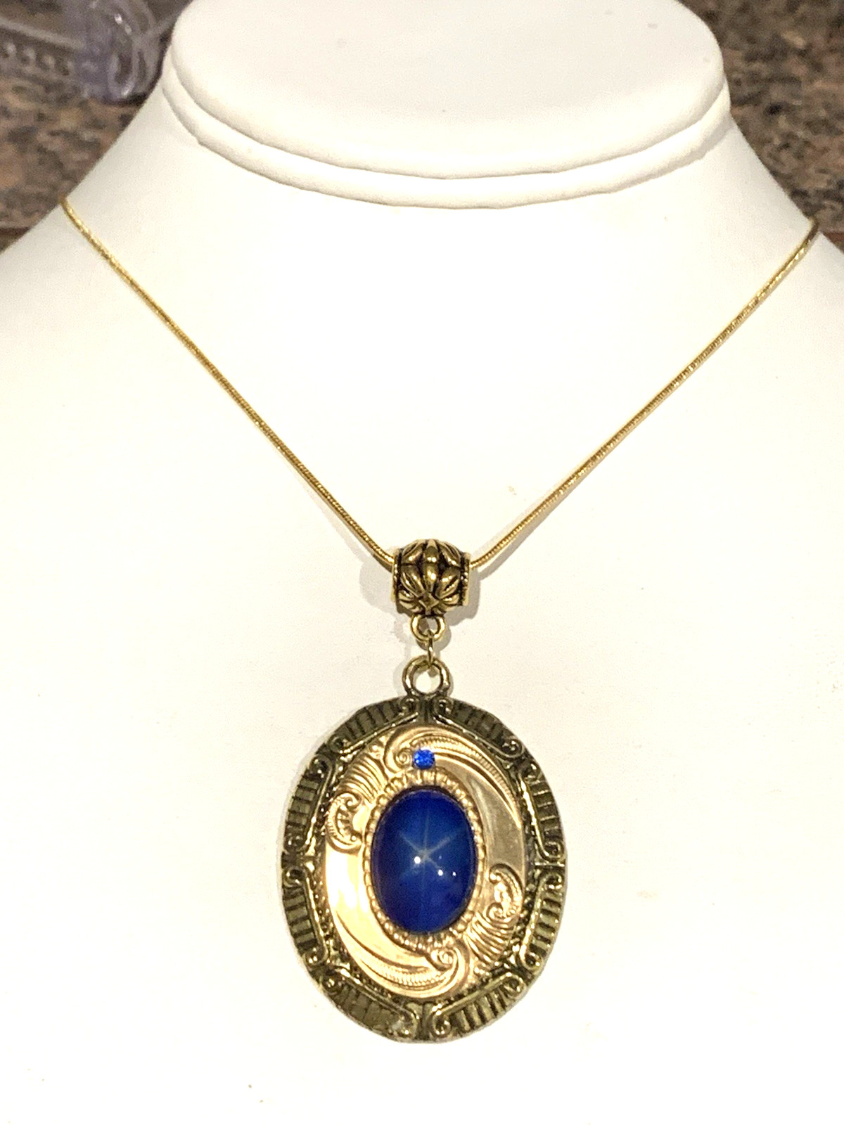 NEW ITEM*XL GERMAN PORC. BLUE STAR SAPPHIRE GOLDEN EGYPTIAN MEDALLION NECKLACE