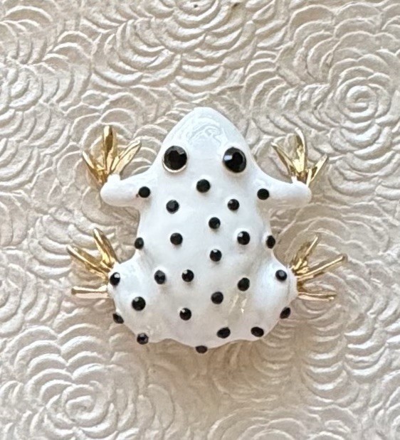 Vintage style frog brooch enamel on metal