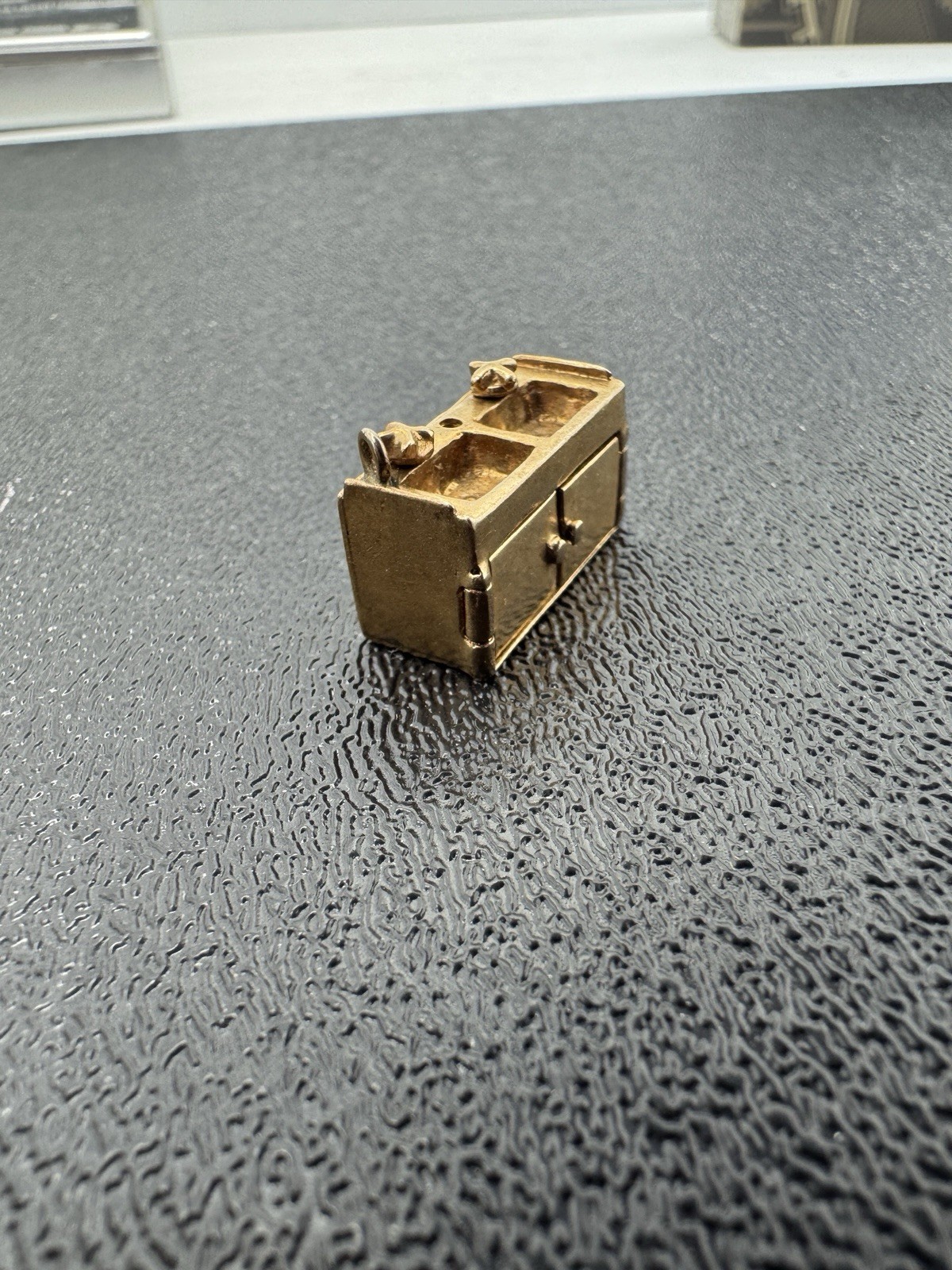Vintage 14K Gold Moving Kitchen Sink Charm Pendant Opens Miniature 6.57g