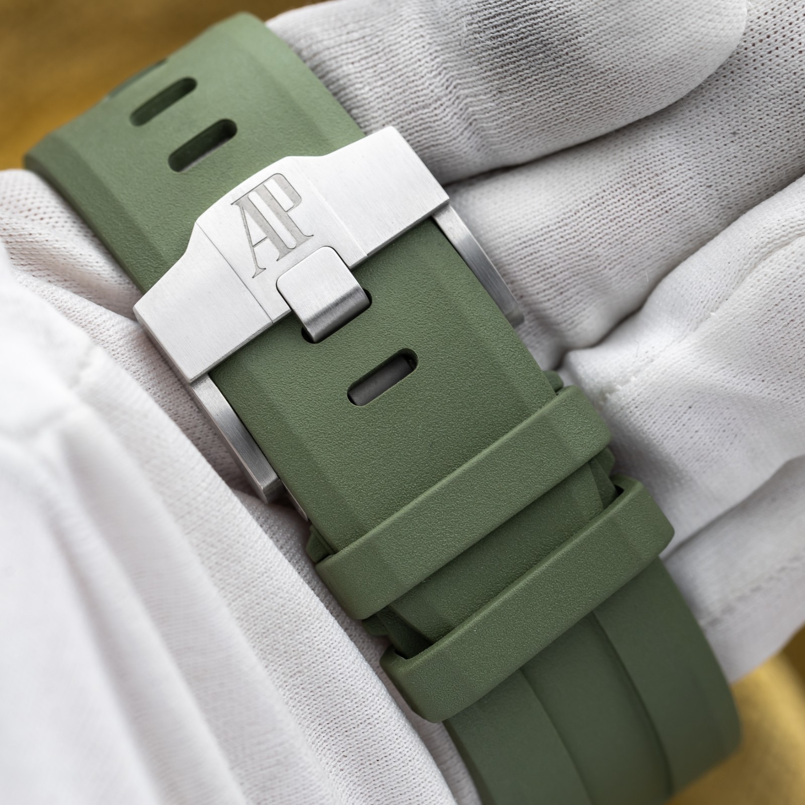 Audemars Piguet Royal Oak Offshore Diver Steel Green 42mm 15720ST Full Set