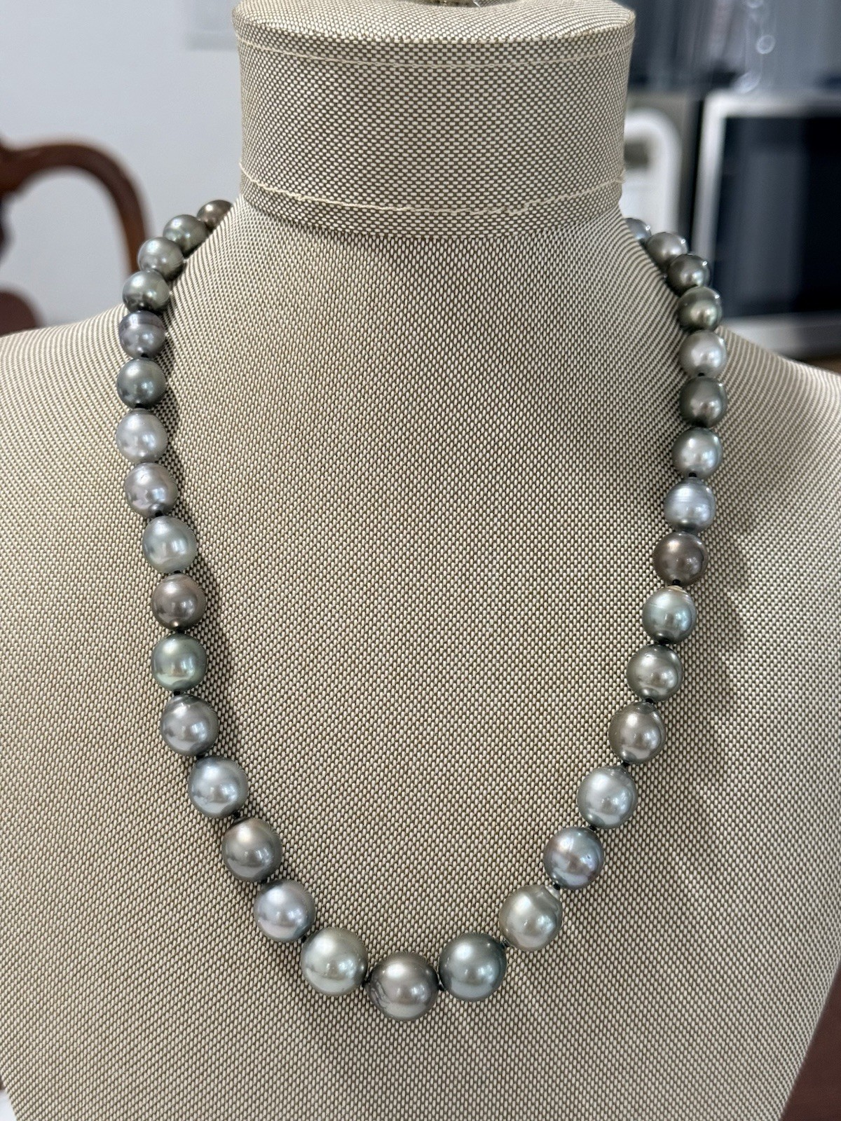 Cultured 10.4-12.3mm Tahitian Pearl South Sea Pearl 14K Gold Clasp Necklace 19”