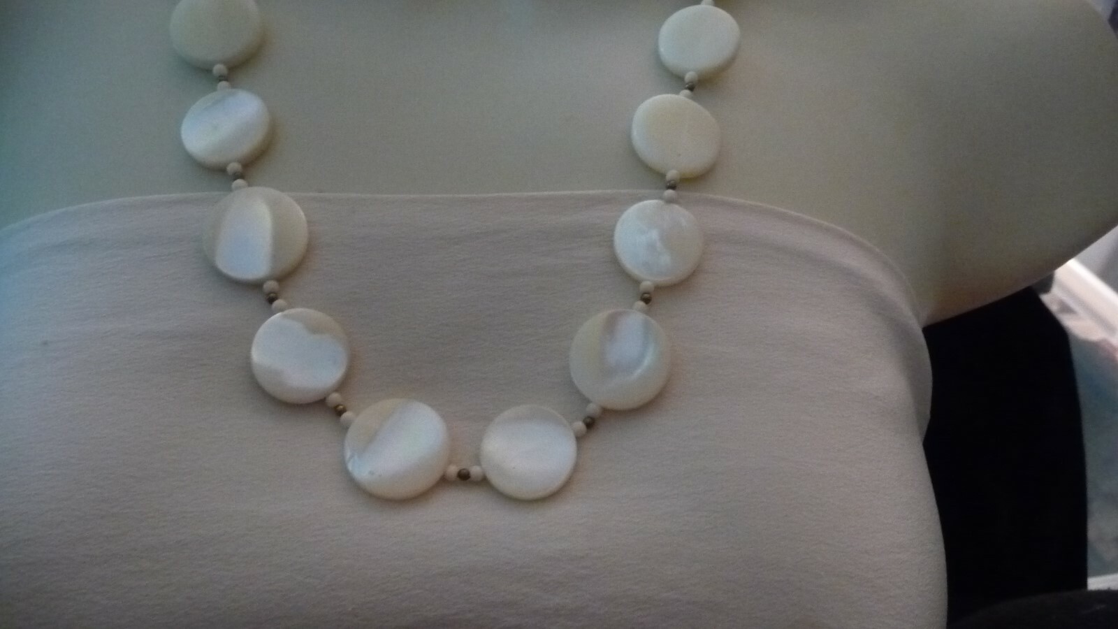#10/4 vtg costume Necklace Mother of Pearl MOP Disks Plastic ?? Beads 10” L