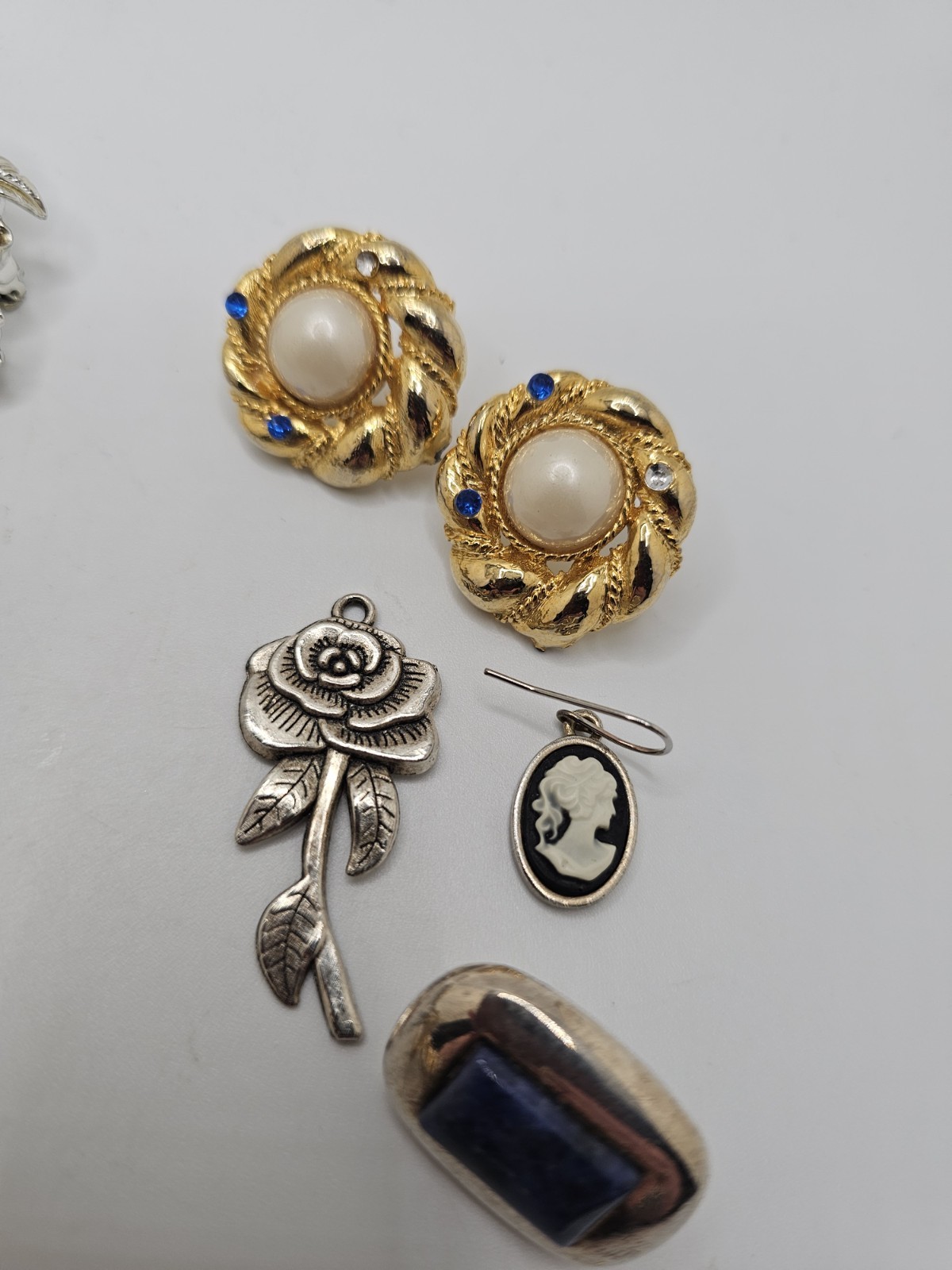 Vintage Junk Jewelry Brooch Earrings Lot
