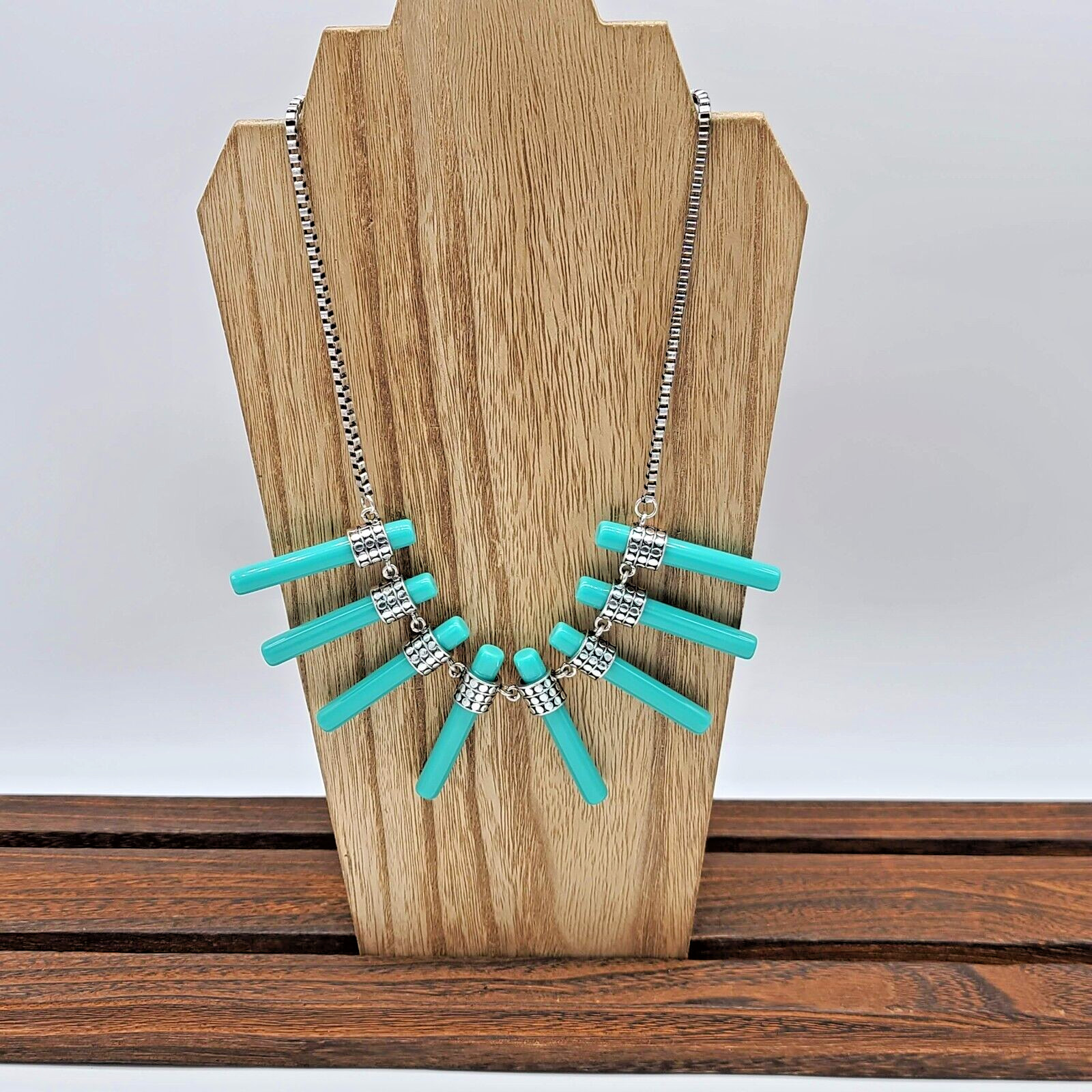 7 Charming Sisters”Nothing Compares”Silver Box Link & Turquoise Acrylic Necklace