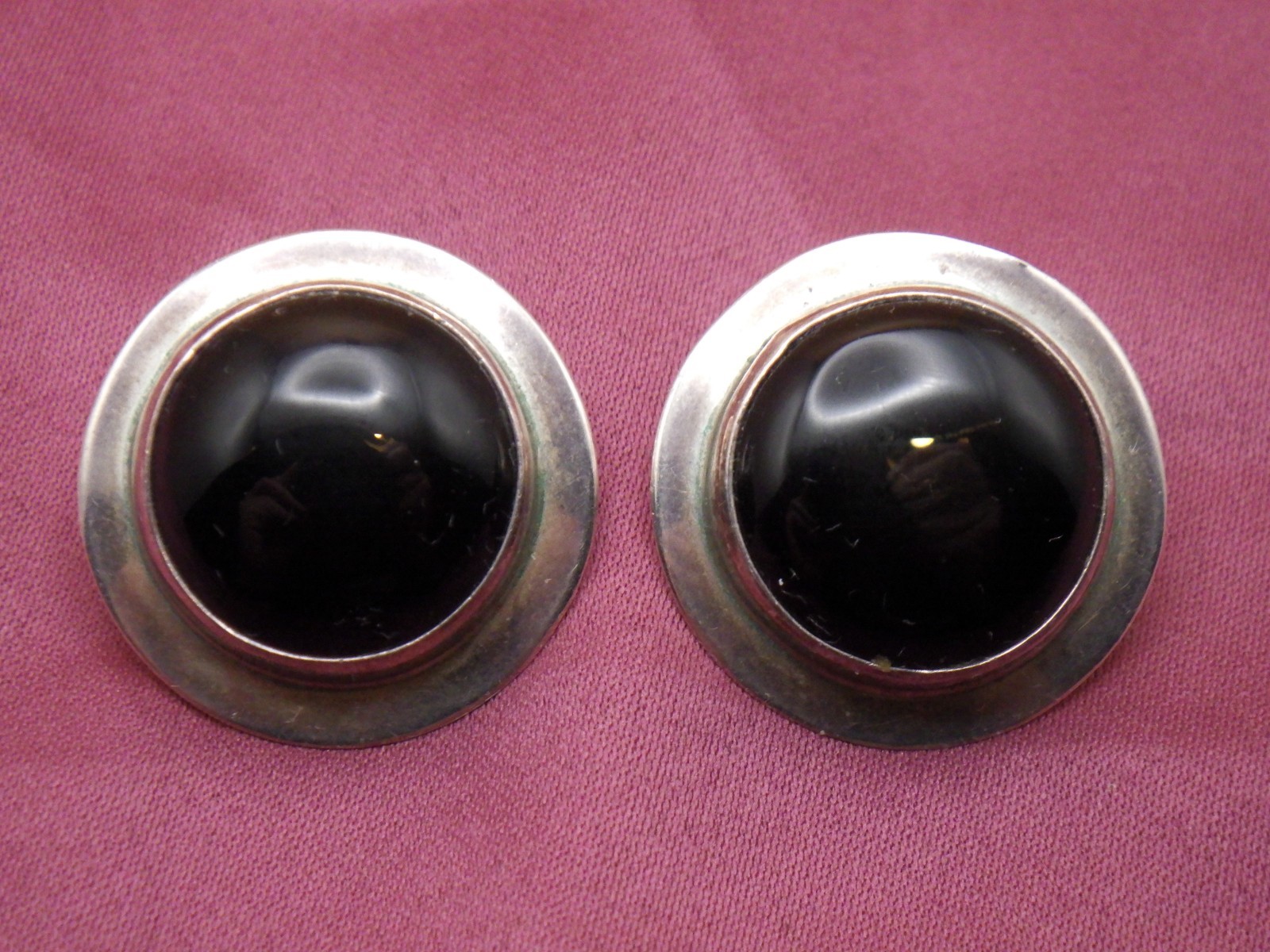 Vintage Sterling Silver Black Stone Earrings 9g High Polish Opaque Retro Smooth
