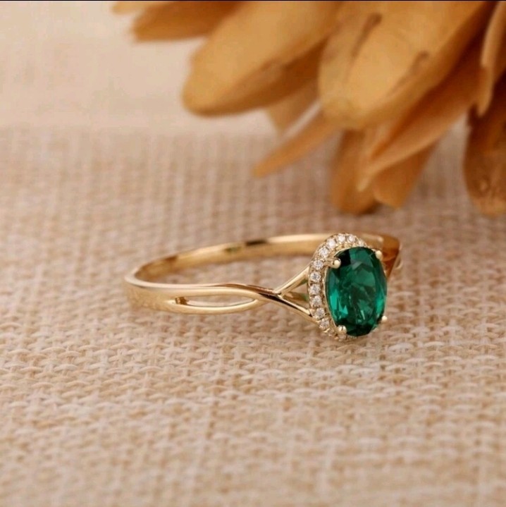 Gold-Plated Zinc Ring Green Oval CZ With White/Colorless Inlay Size 6