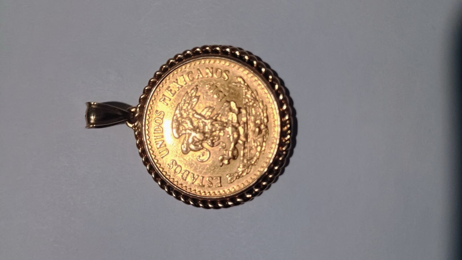 1918 Mexican “Veinte Pesos” gold coin pendant, featuring a 14k gold bezel