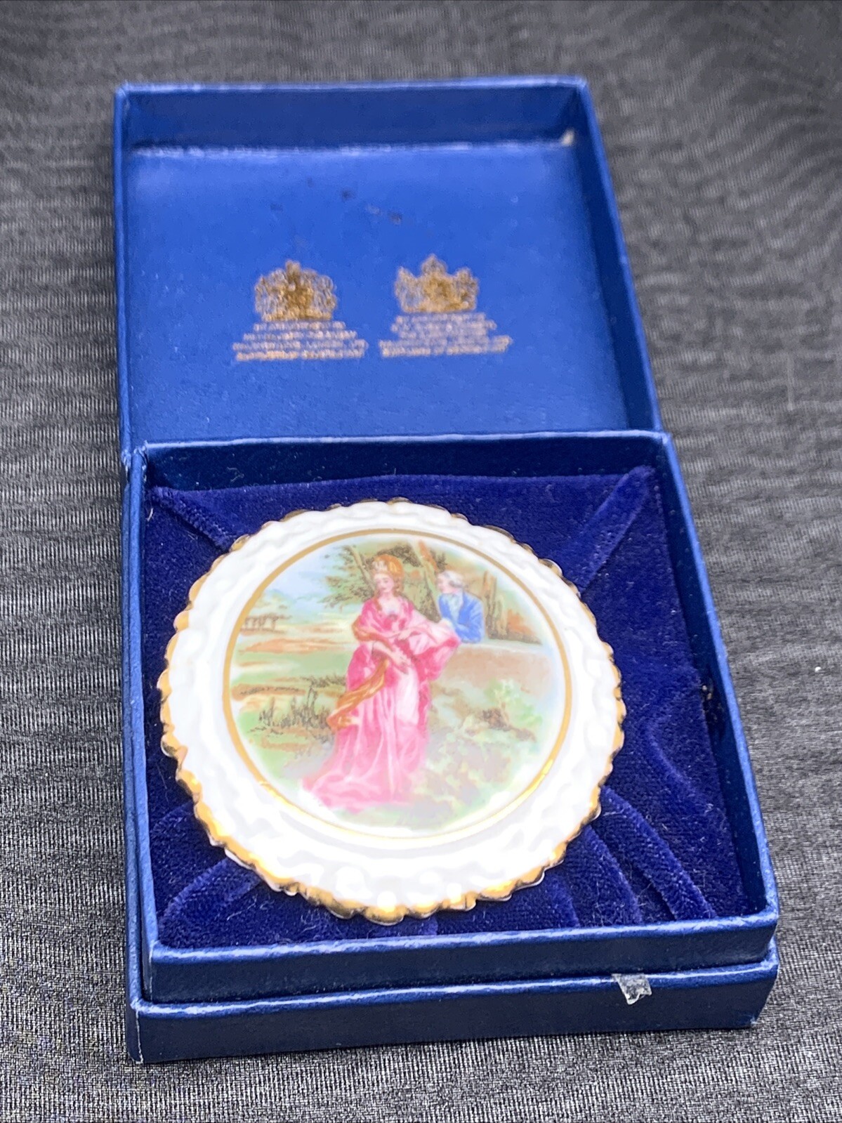 COALPORT Courting Couple Pin Brooch 2-1/8″ Made in England HALCYON DAYS ENAMELS