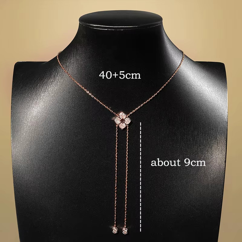 Sterling Silver Clovers VVS1 Moissanite Necklace Plated With 18K Gold For Woman