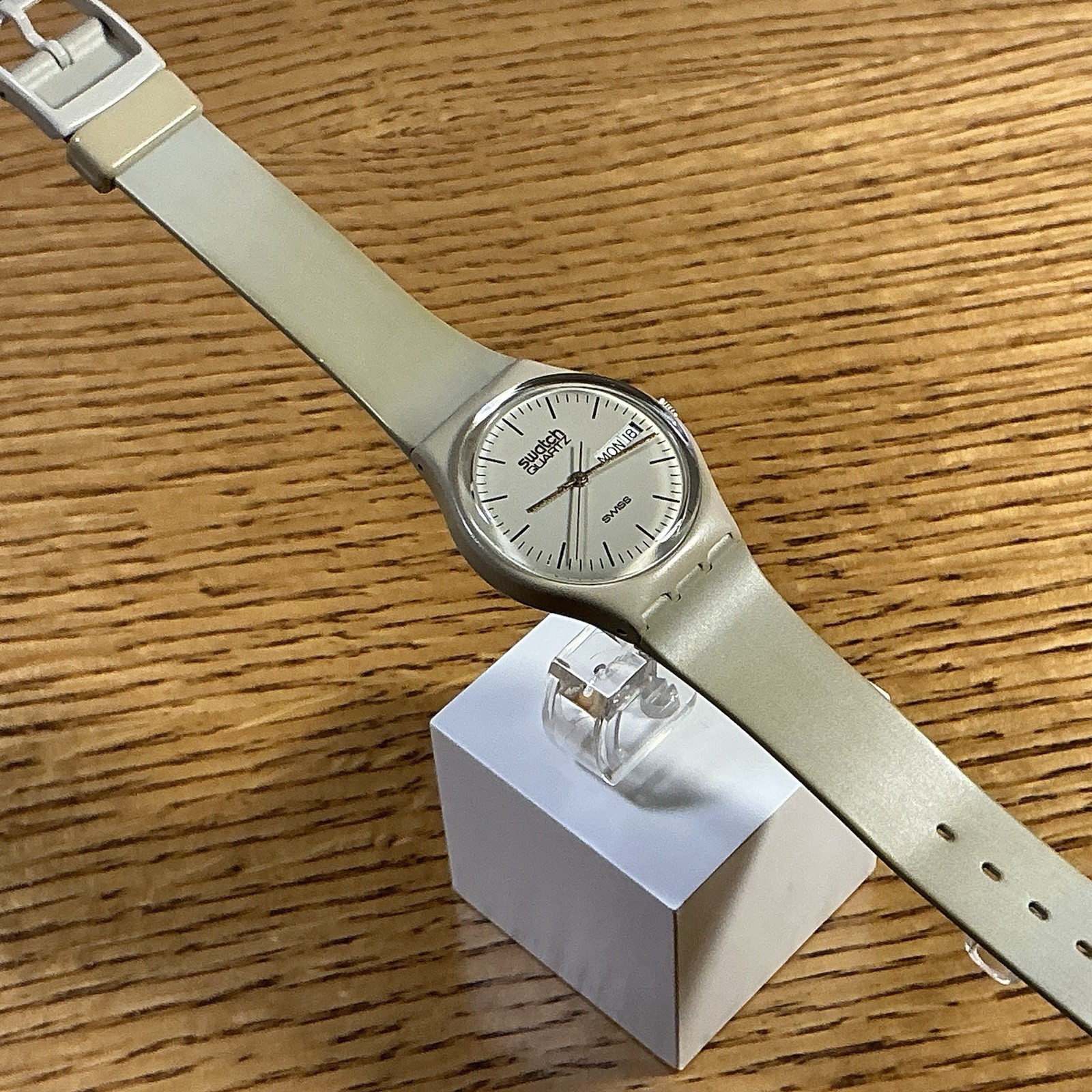 GT702 – 1983 – TAN – FIRST YEAR OF SWATCH – 34mm