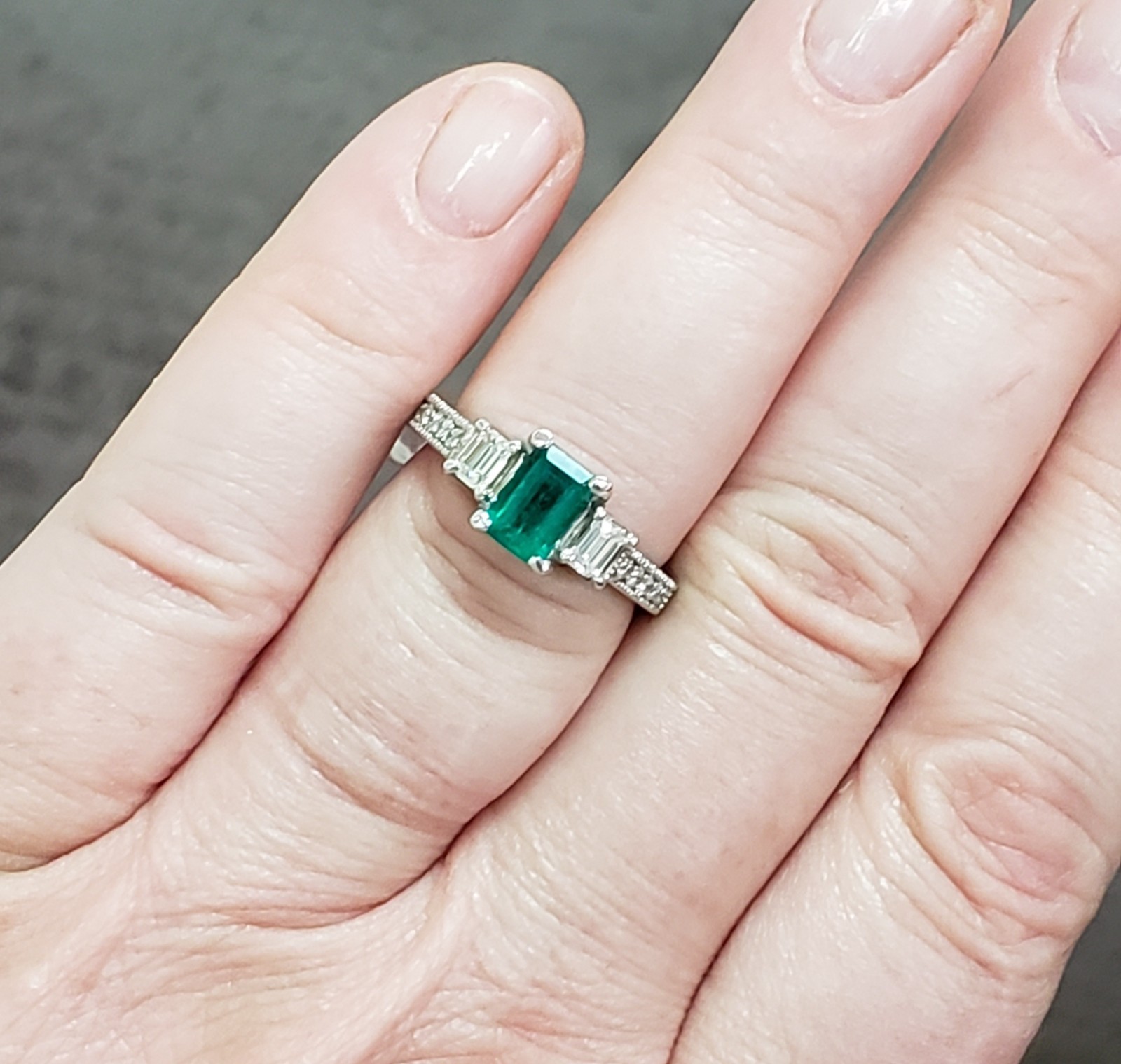 Classy 0.77CT Emerald & 0.47CT Diamond Filigree Ring 18K gold s-6.5
