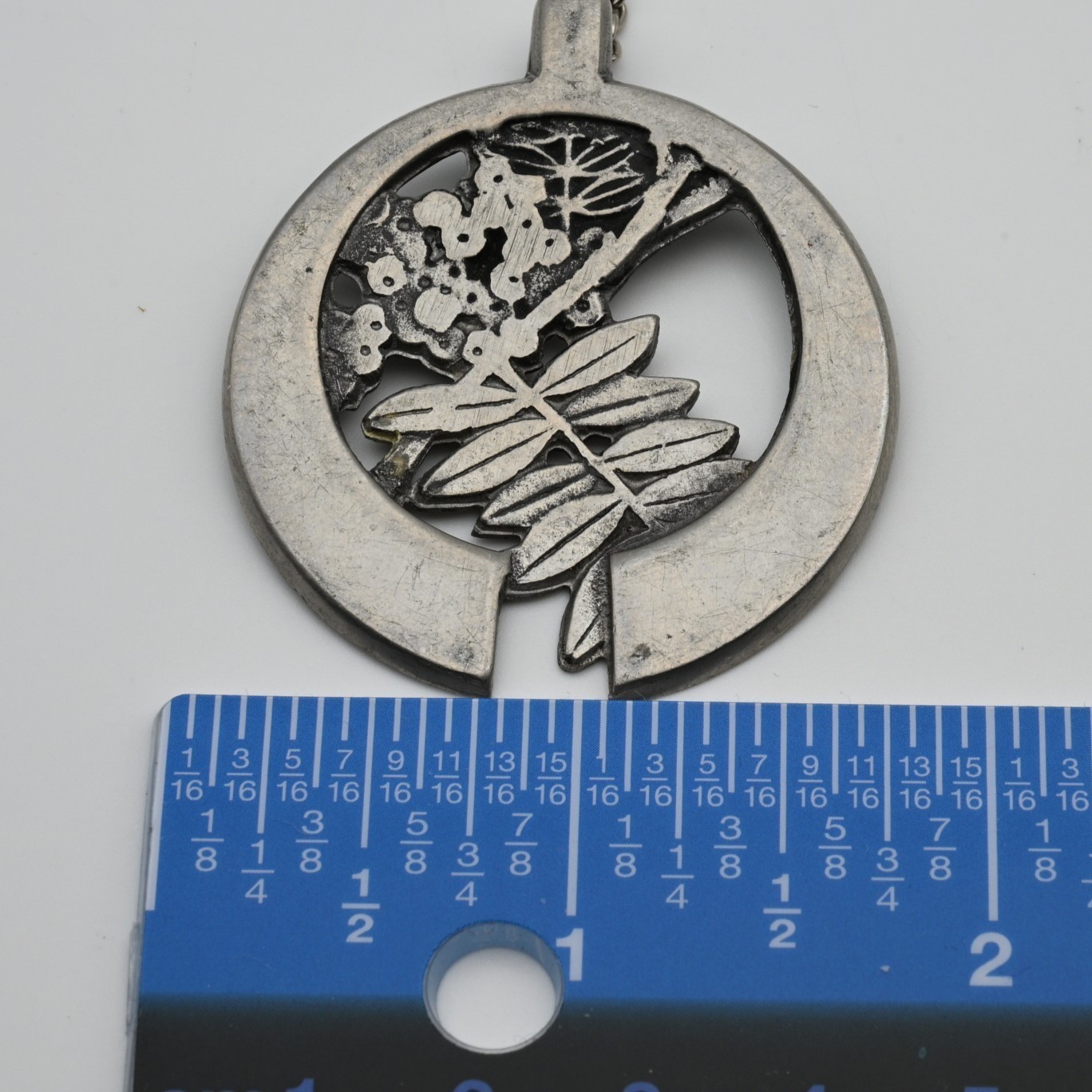 Vintage Gunmetal Botanical Leaf Circular Open Work Pendant Necklace Dark Silver