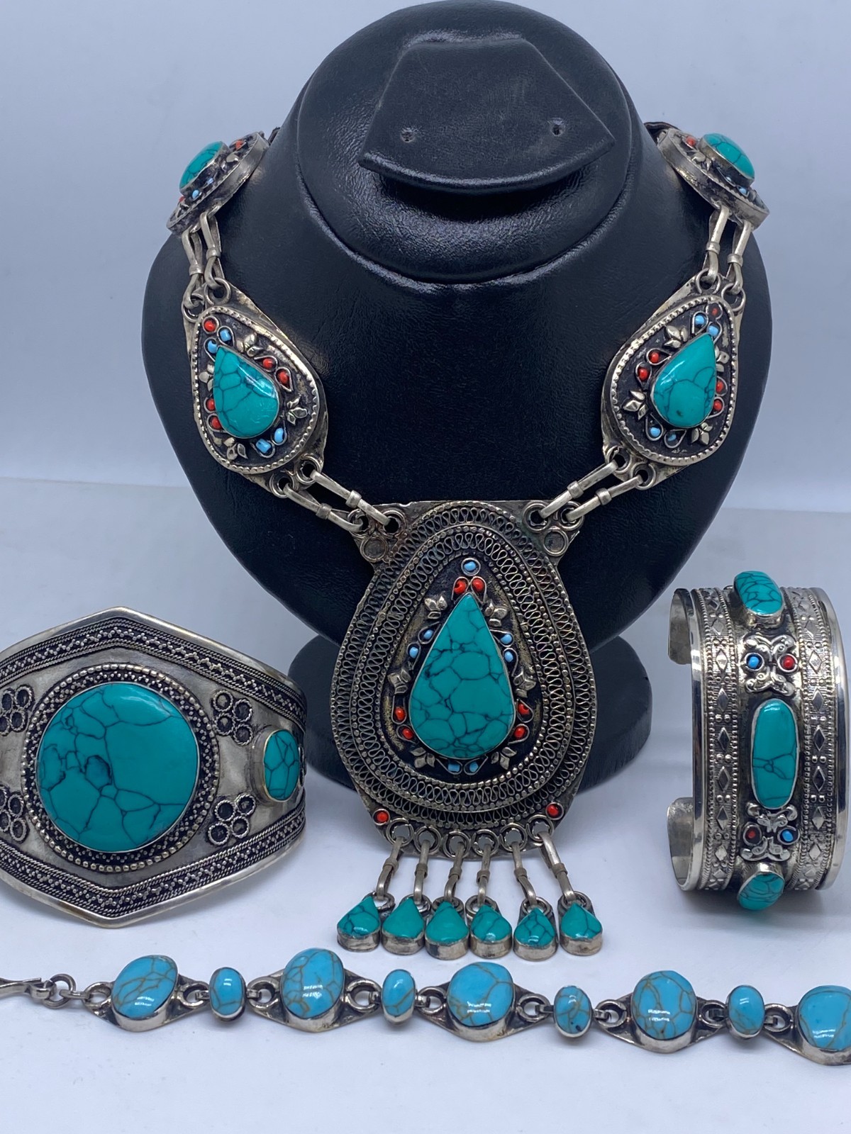 Beautiful set of jewelry Necklace,Bracelets