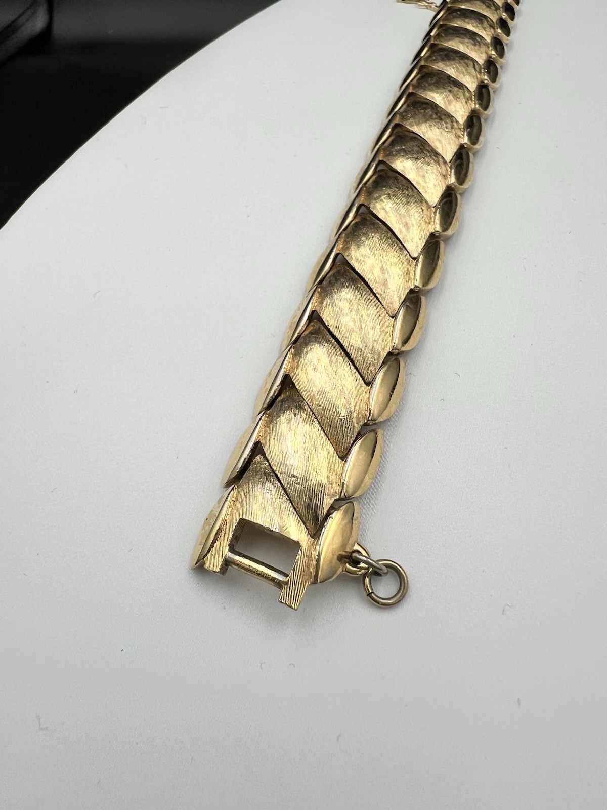 Vtg Monet Gold Tone Textured Leaf Link Bracelet Safety Chain Signed MCM 1960s