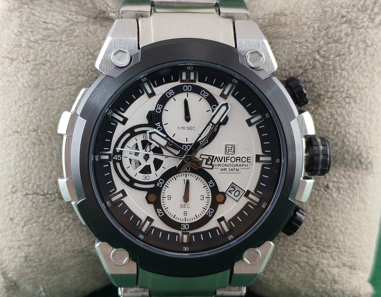 Naviforce Quartz Chronograph White Dial “Date” Working Condition Men Wristwatch