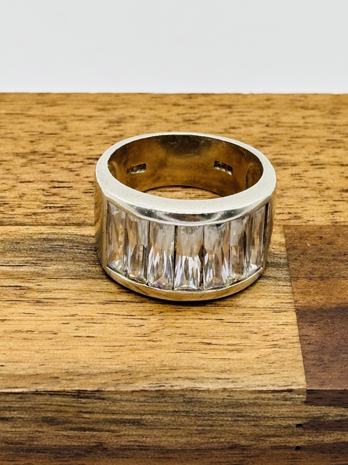 925 silver ring 8.8grams cz stones size 8