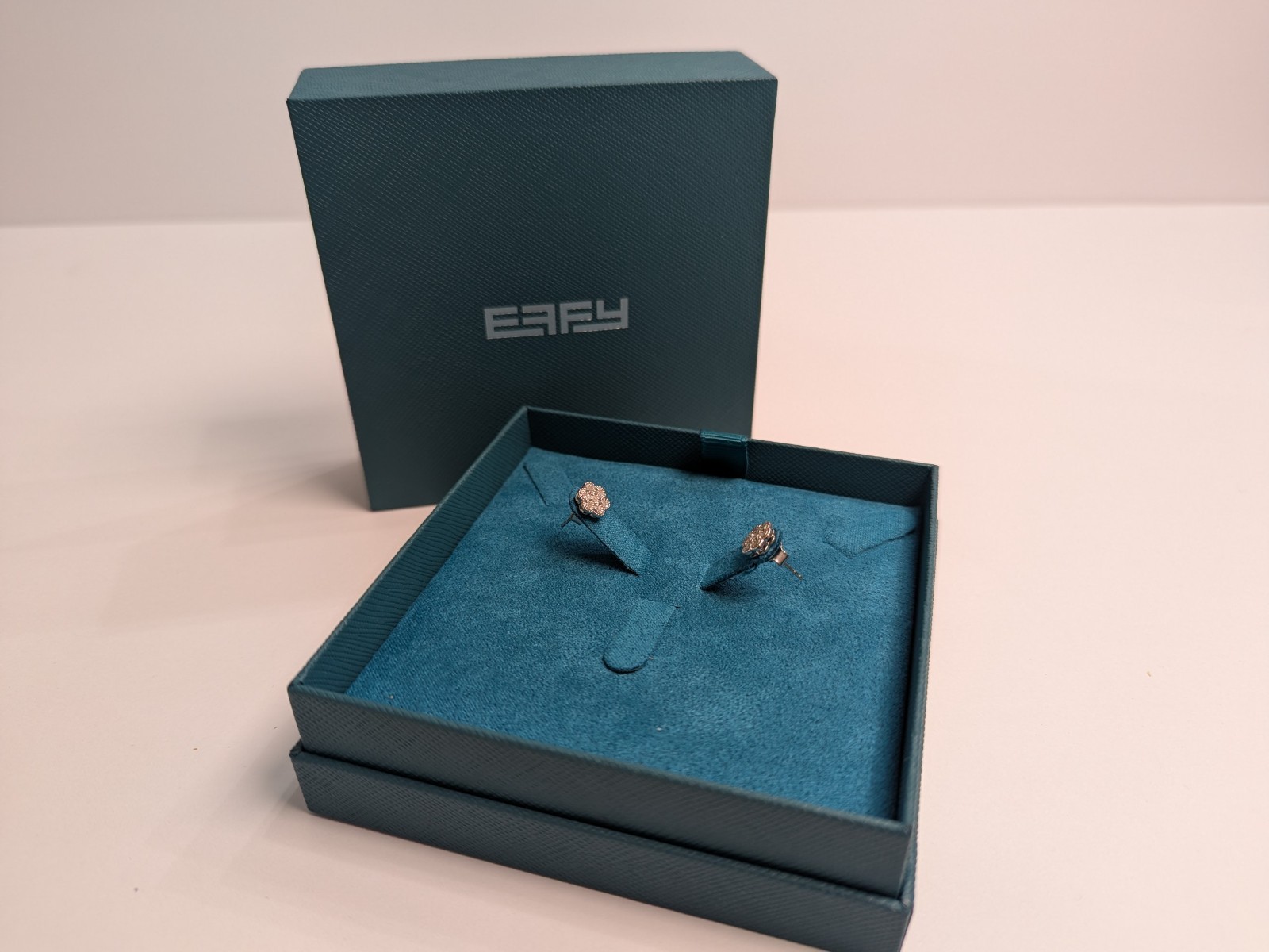 Effy Diamond Flower Stud Earrings 0.09Tw Brand New in Box, never worn!!!