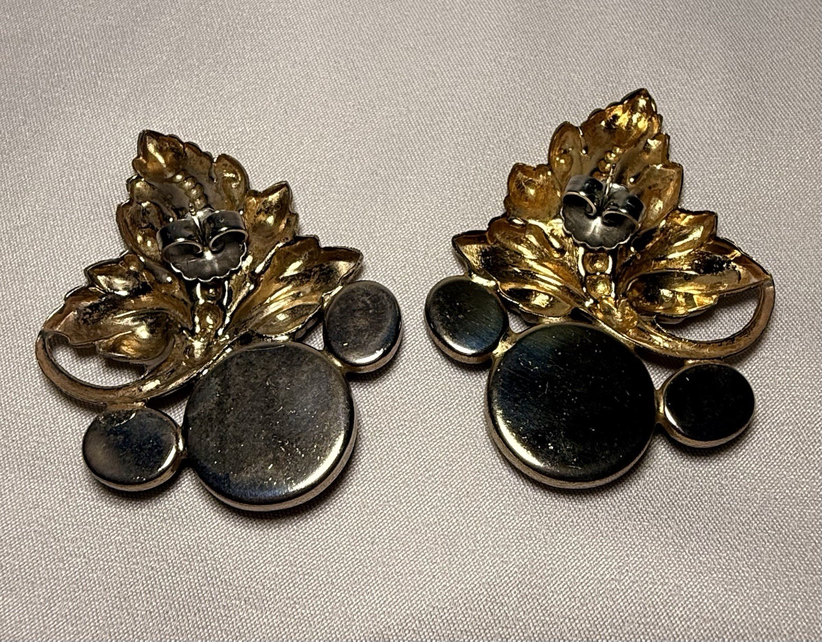 Vintage Mid-20th Century Gold-Toned Leaf & Stones Necklace & Earrings Set