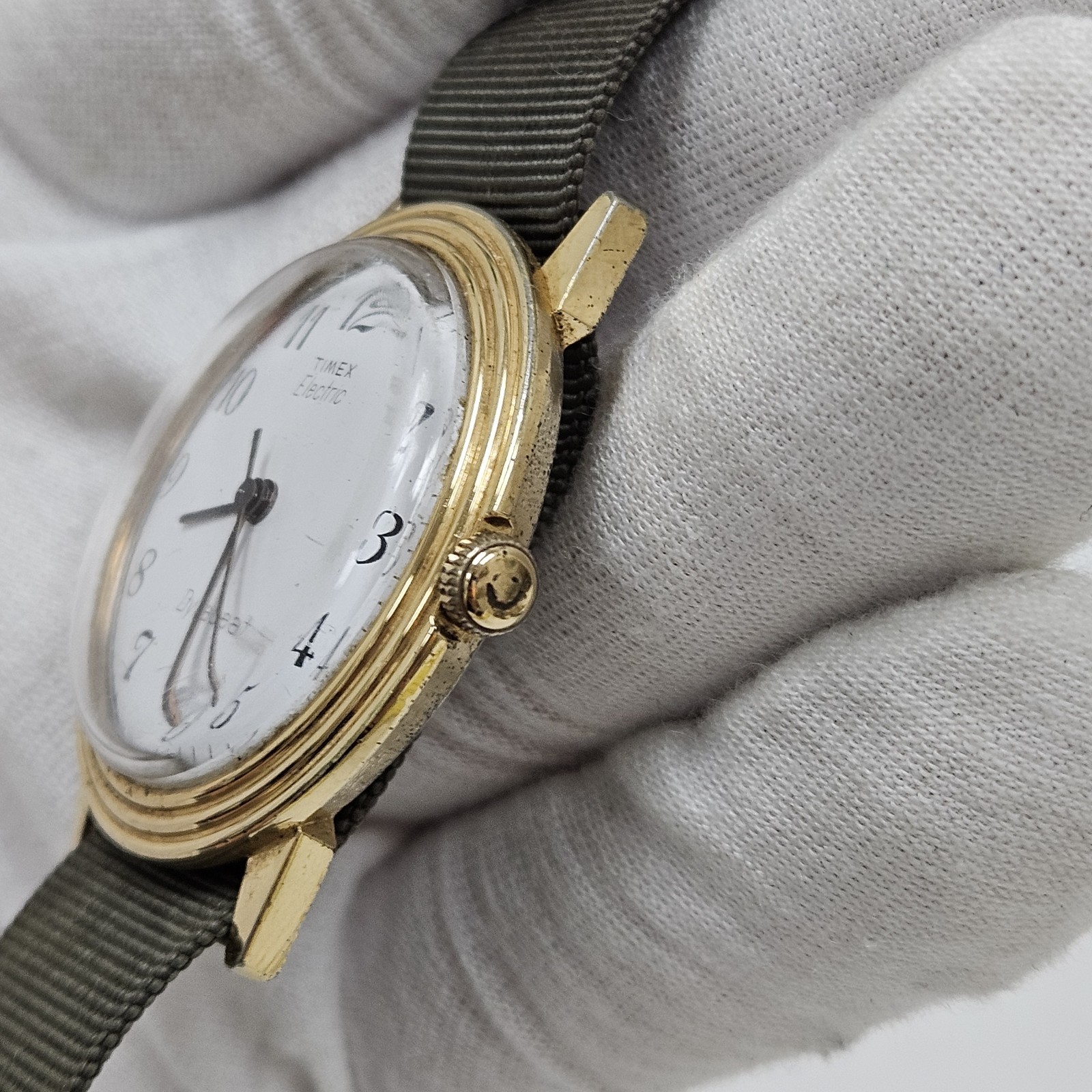 VINTAGE TIMEX ELECTRIC DYNABEAT CLASSIC MEN’S WATCH GOLD TONE WHITE DIAL