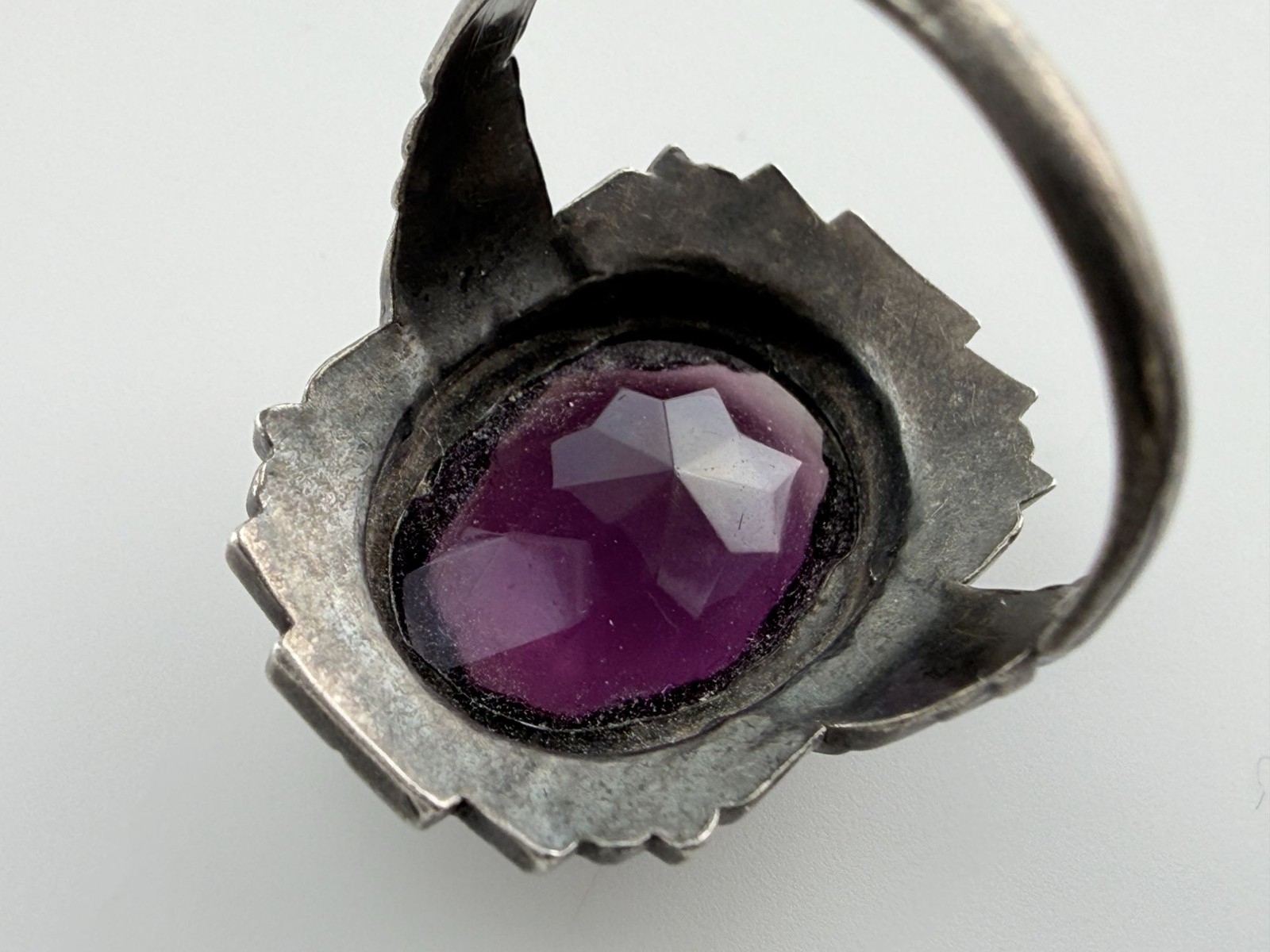 Vintage Uncas Manufacturing Sterling Silver Purple Glass Marcasite Ring Sz 6.25