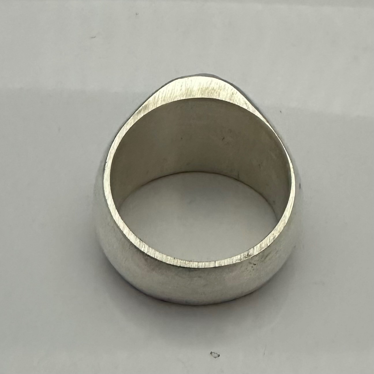 MJG STERLING SILVER RING. 14 x 10MM AGATE INTAGLIO CHRISTIAN CROSS. SZ 9 3/4