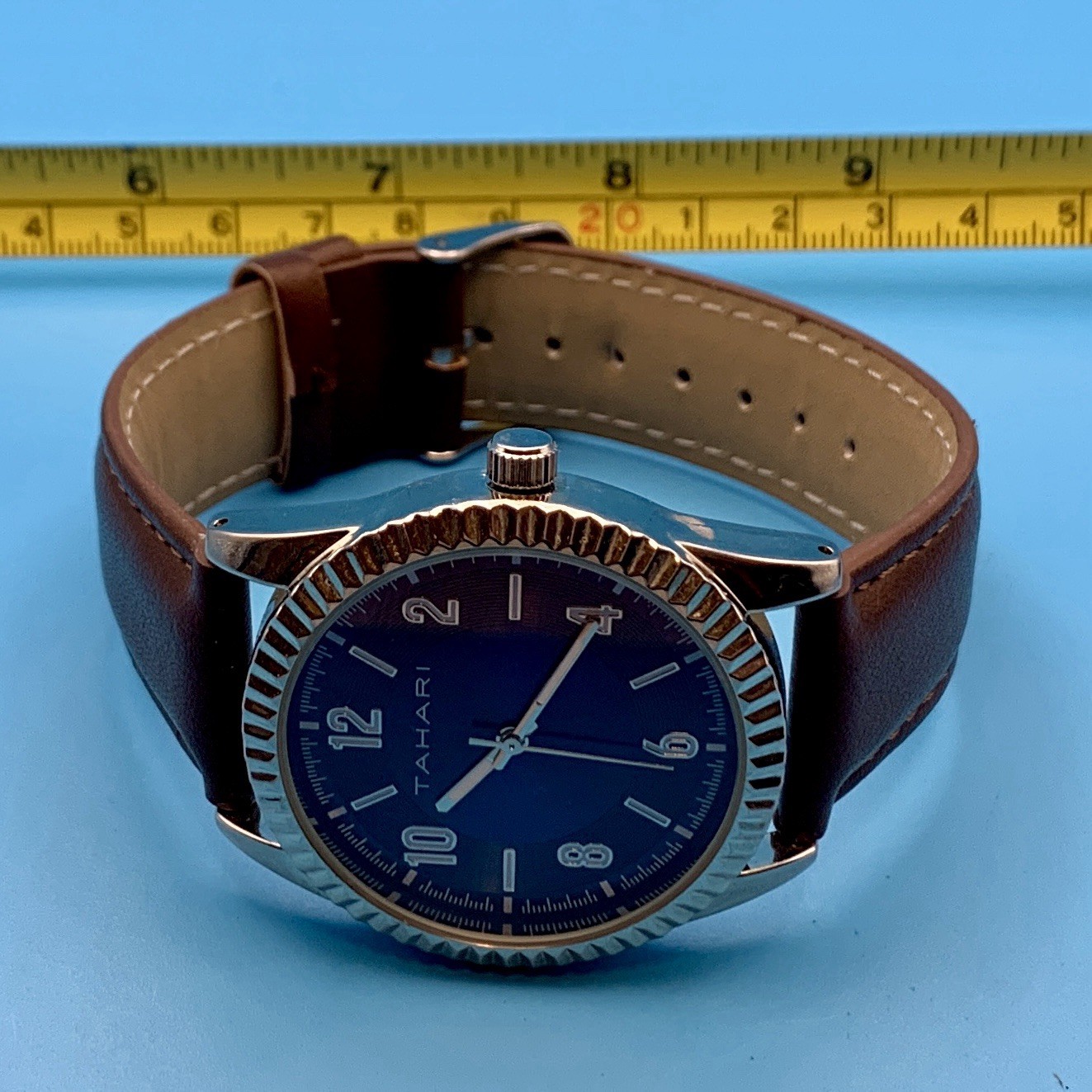 TAHARI By ACCUTIME Men’s Quartz Wristwatch Fluted Bezel Working New Battery