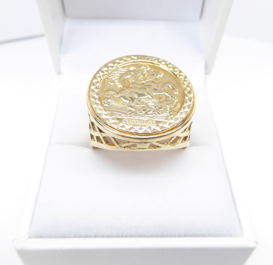 9ct Gold Signet Ring George & the Dragon Disc 5.3grams Hallmarked size U 1/2 Box