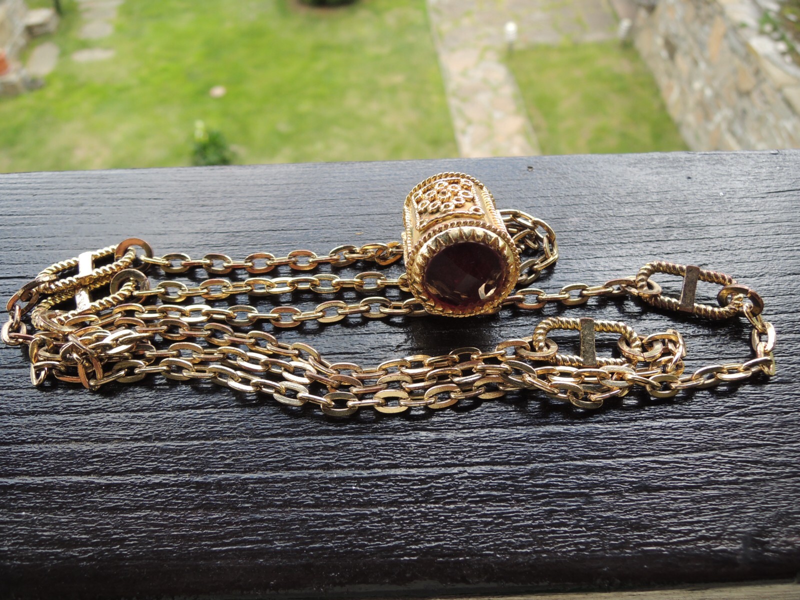 Vtg,Gold plated Sautoir Necklace w/ red stone gildet pendant