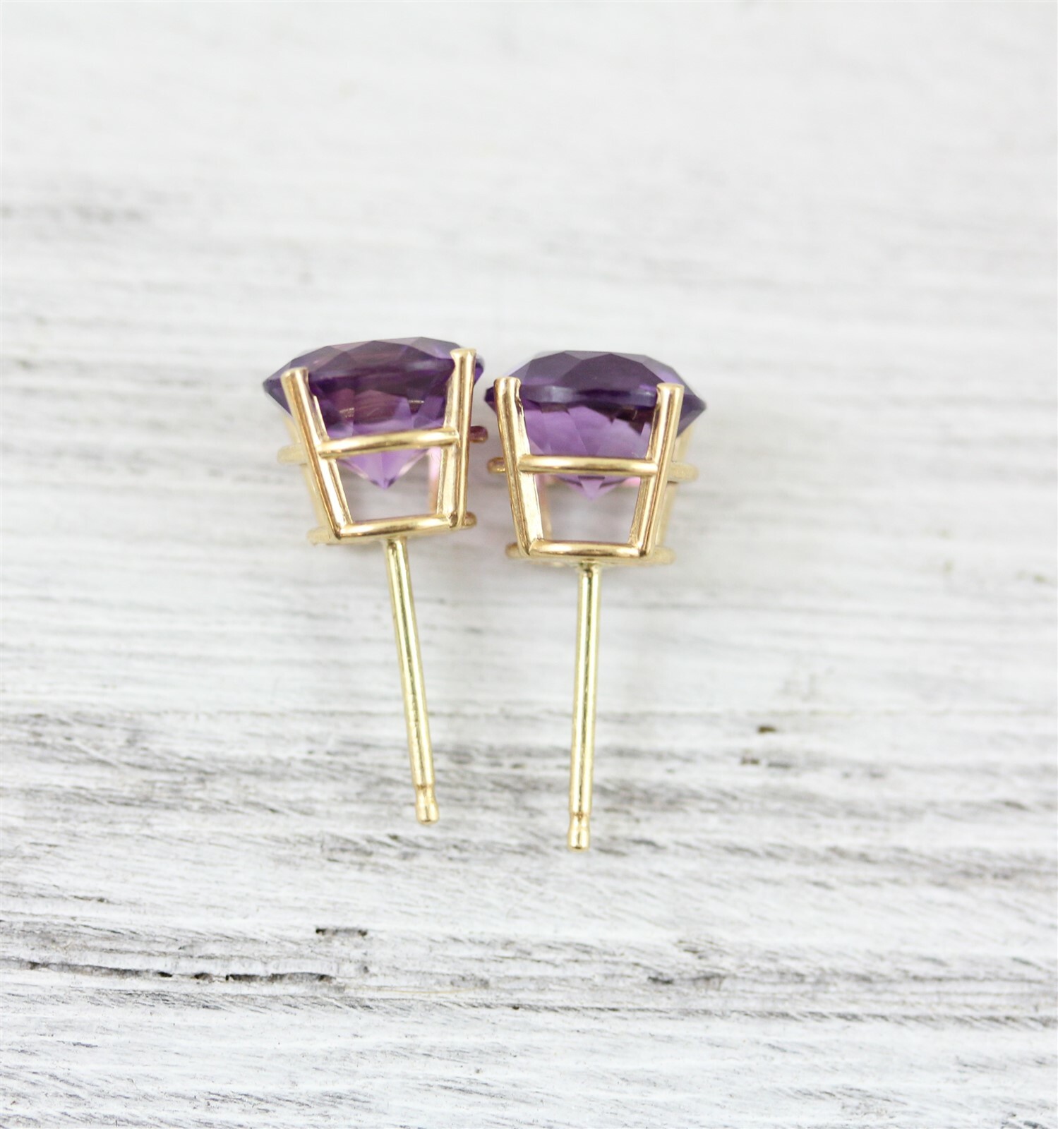 Vintage 14K Yellow Gold Amethyst Stud Earrings Purple Staple Classic Luxury