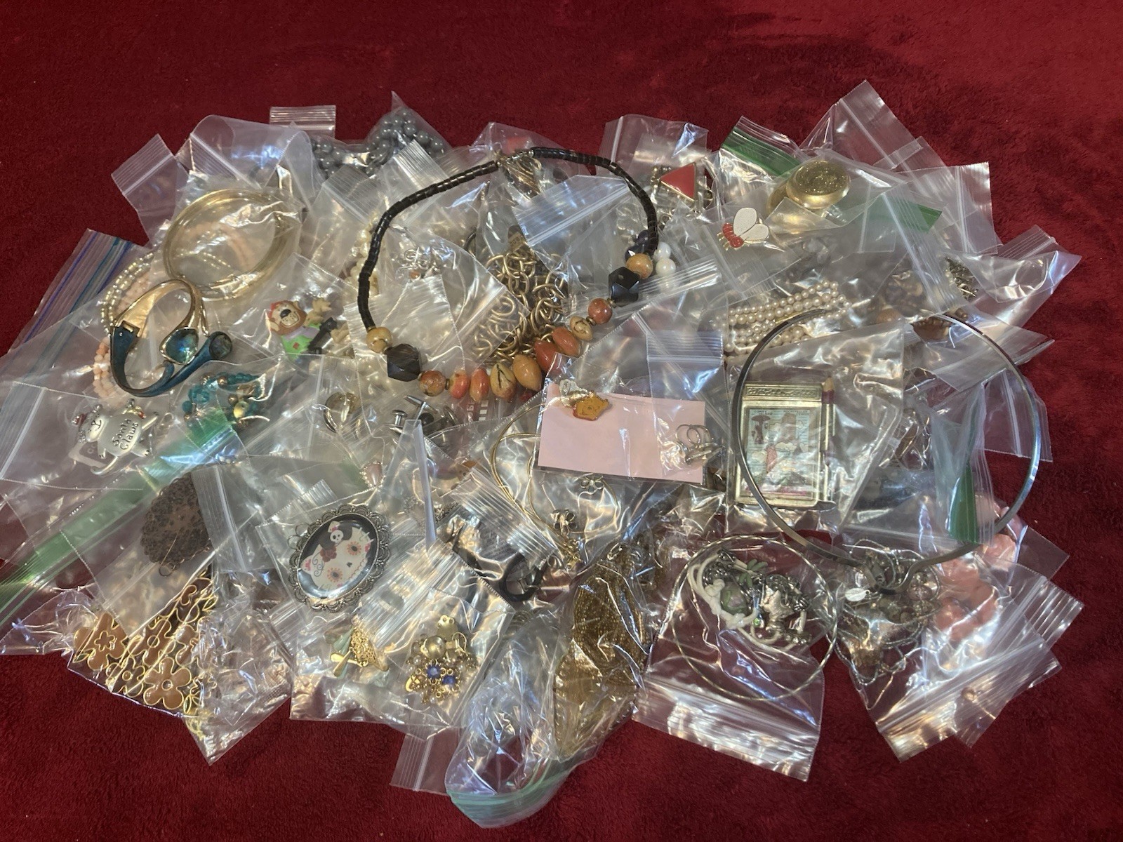 2,000 PCS Jewelry Rings Earrings Necklaces Bracelets Broches Pins $Maker$ Lot