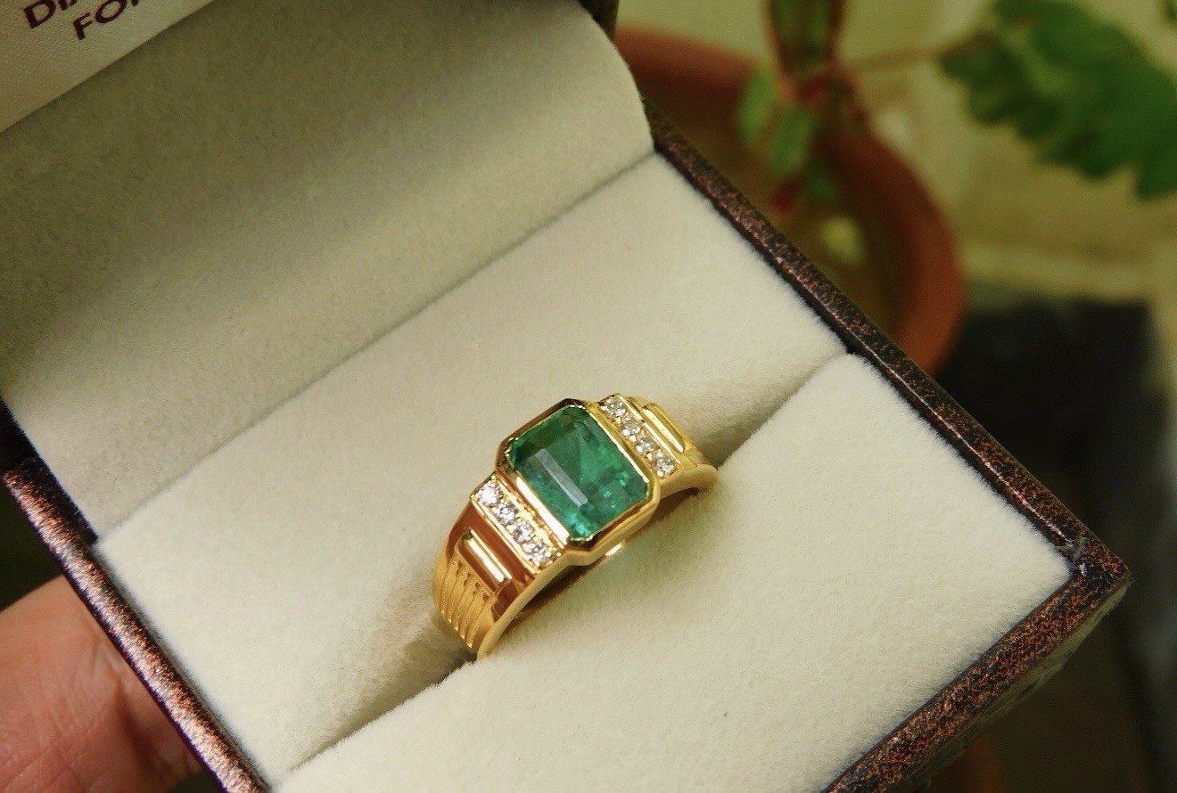 Natural Emerald Ring 14k Solid Yellow Gold Emerald Diamond Ring