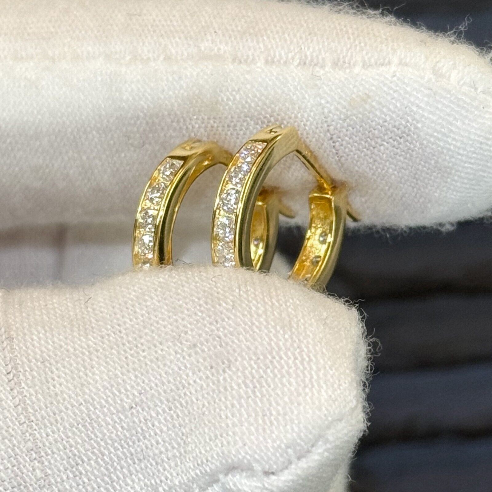 VVS1 Moissanite Small Hoop Earrings Huggies – 925 Silver or 14K Gold – Unisex