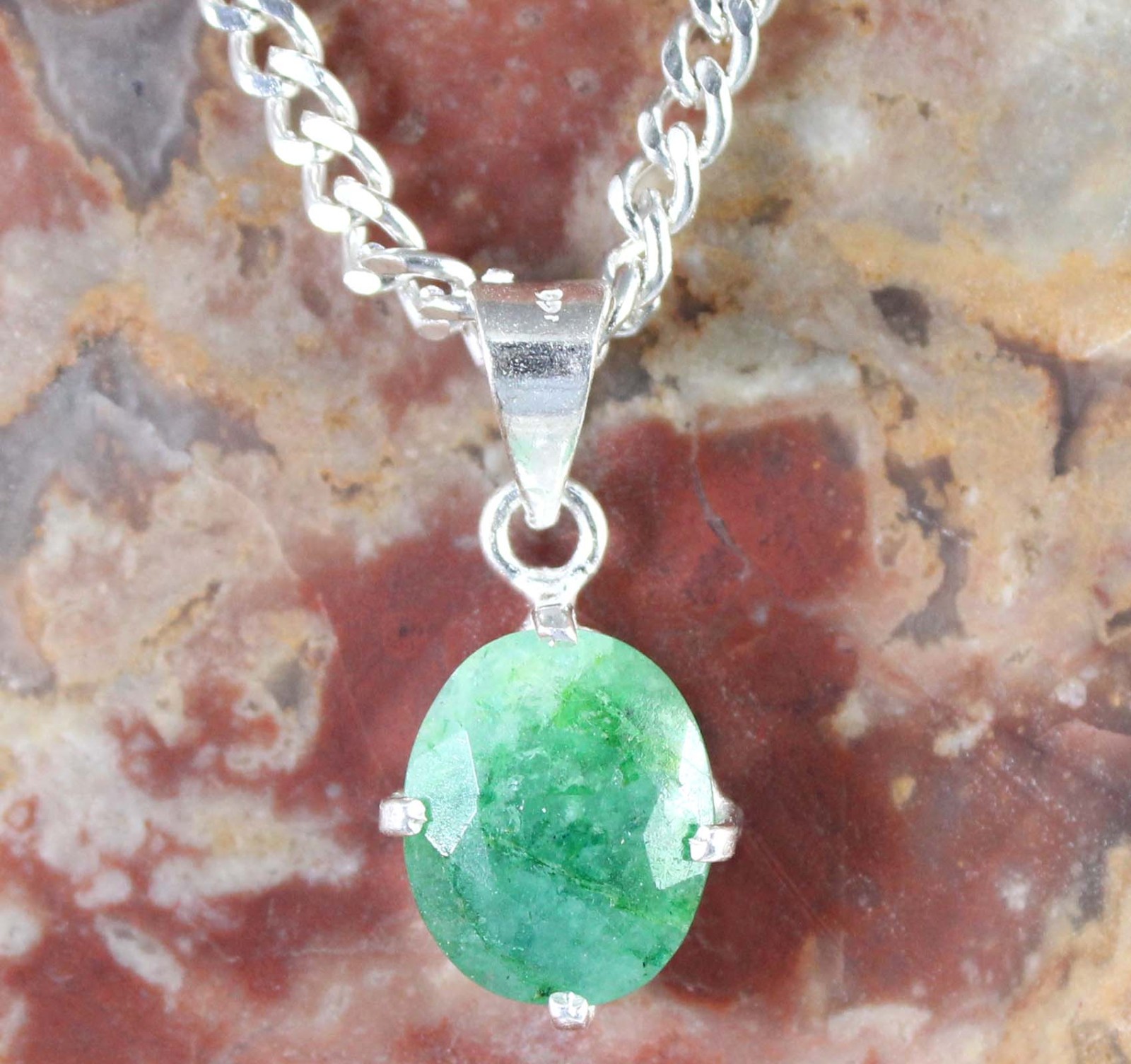 Green Emerald 6.90 Ct Natural Oval Gemstone Certified Pendant Latest Collection