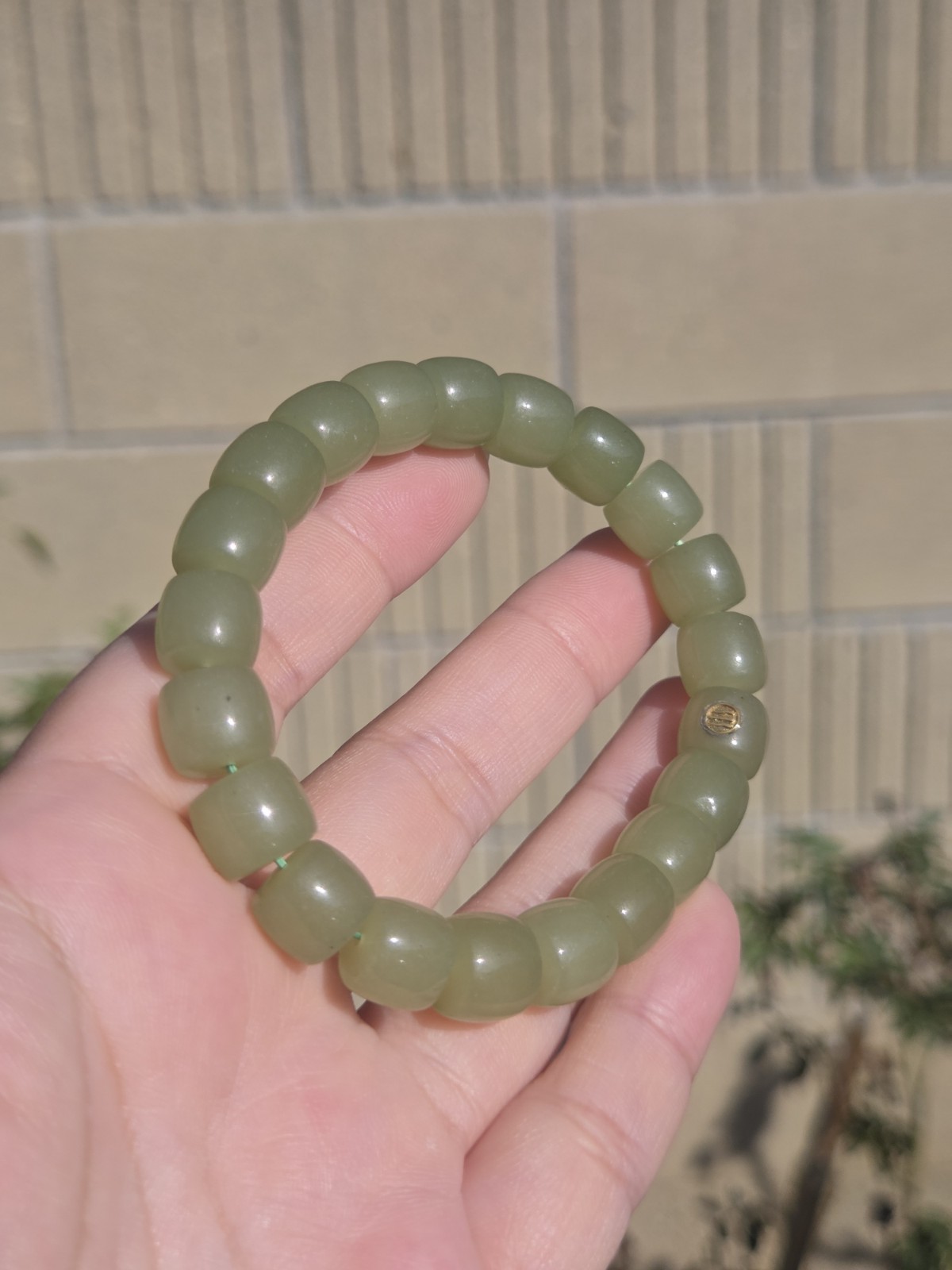 Elegant 10.3mm Hotan Jade ‘Drum’ Bracelet | Soft Lake Green with Gold Inlay