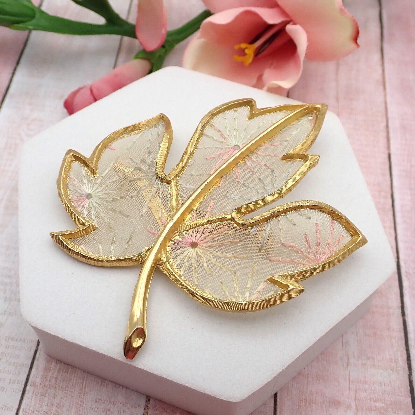 Vintage Lace Embroidery Fabric Insert Gold Tone Leaf Pin Brooch