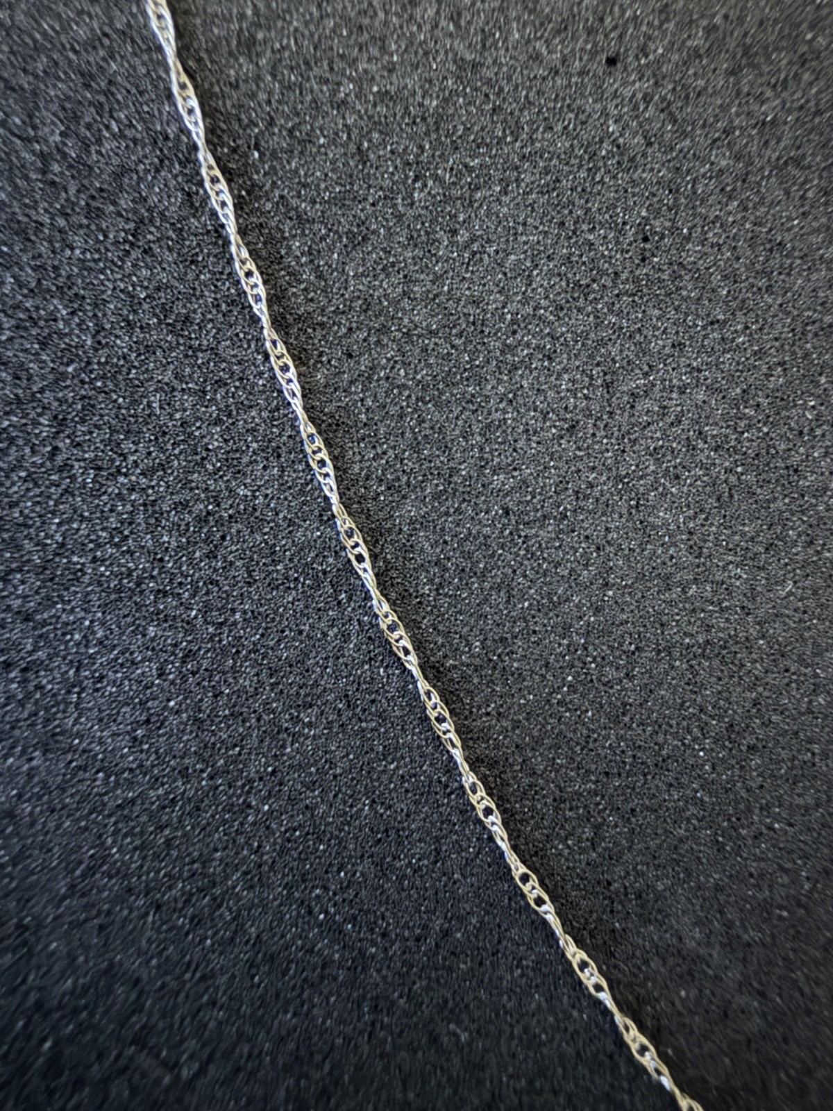 10k White Gold 0.8mm Singapore Necklace – 18in