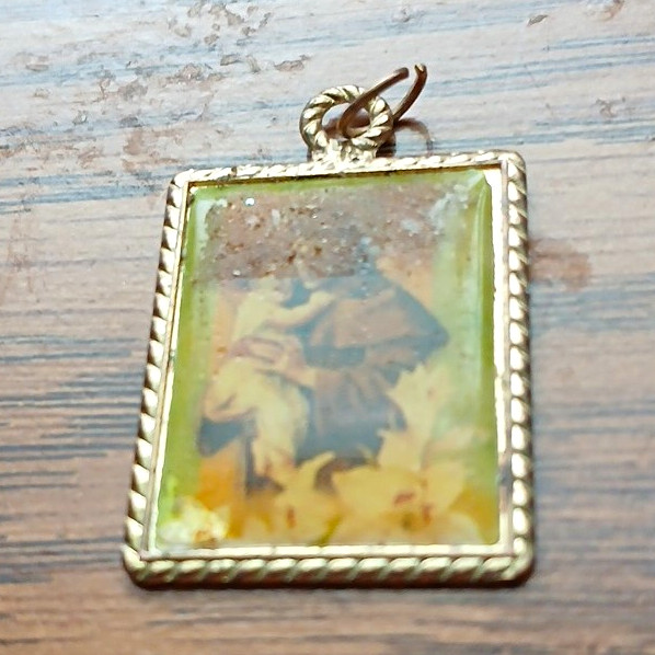 Gold Tone Square Glass Bezel Photo/Image Frame Charm Pendant